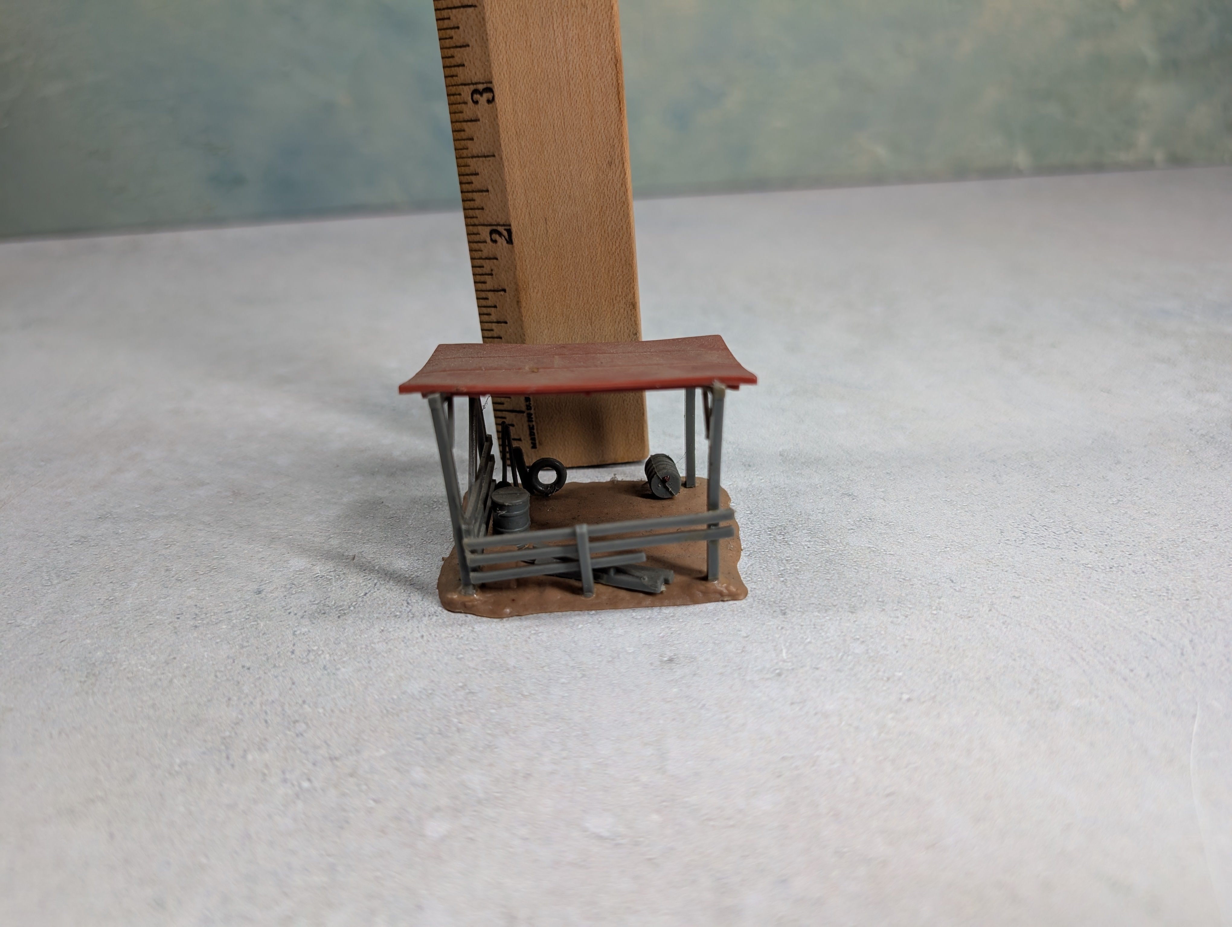 USED HO Scale Little Farm Animal Stable