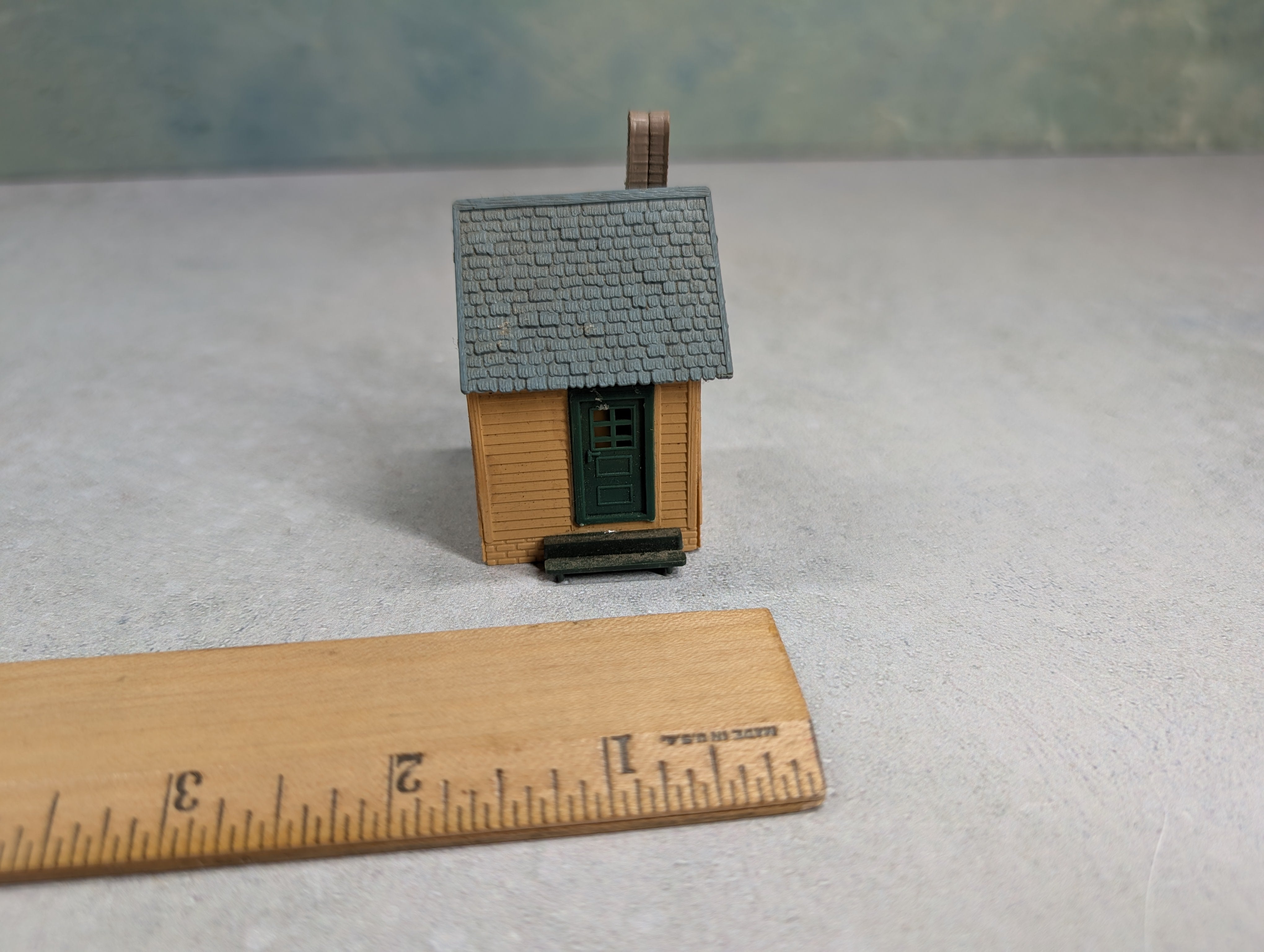 USED HO Scale Tiny Brown Home