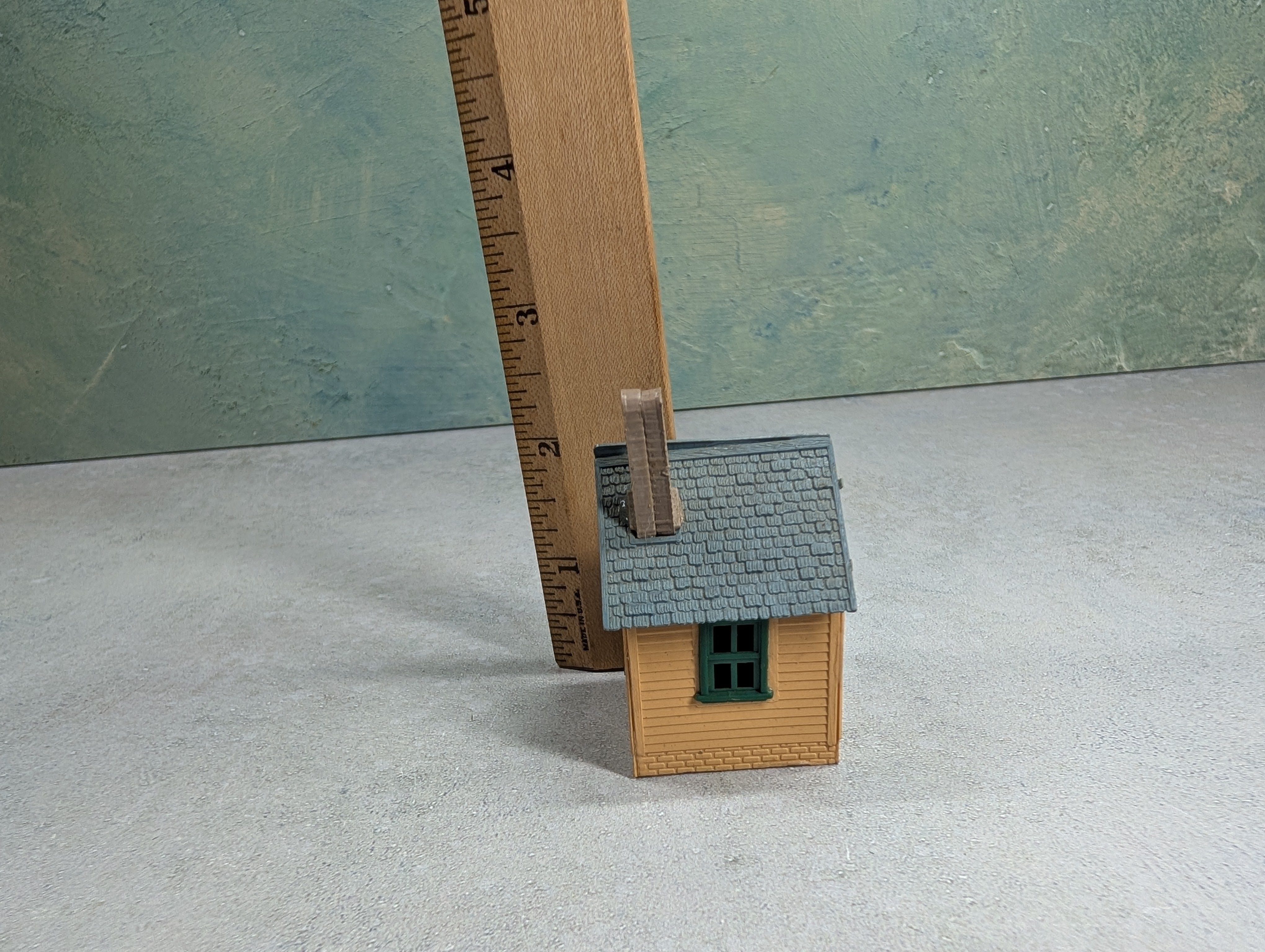 USED HO Scale Tiny Brown Home