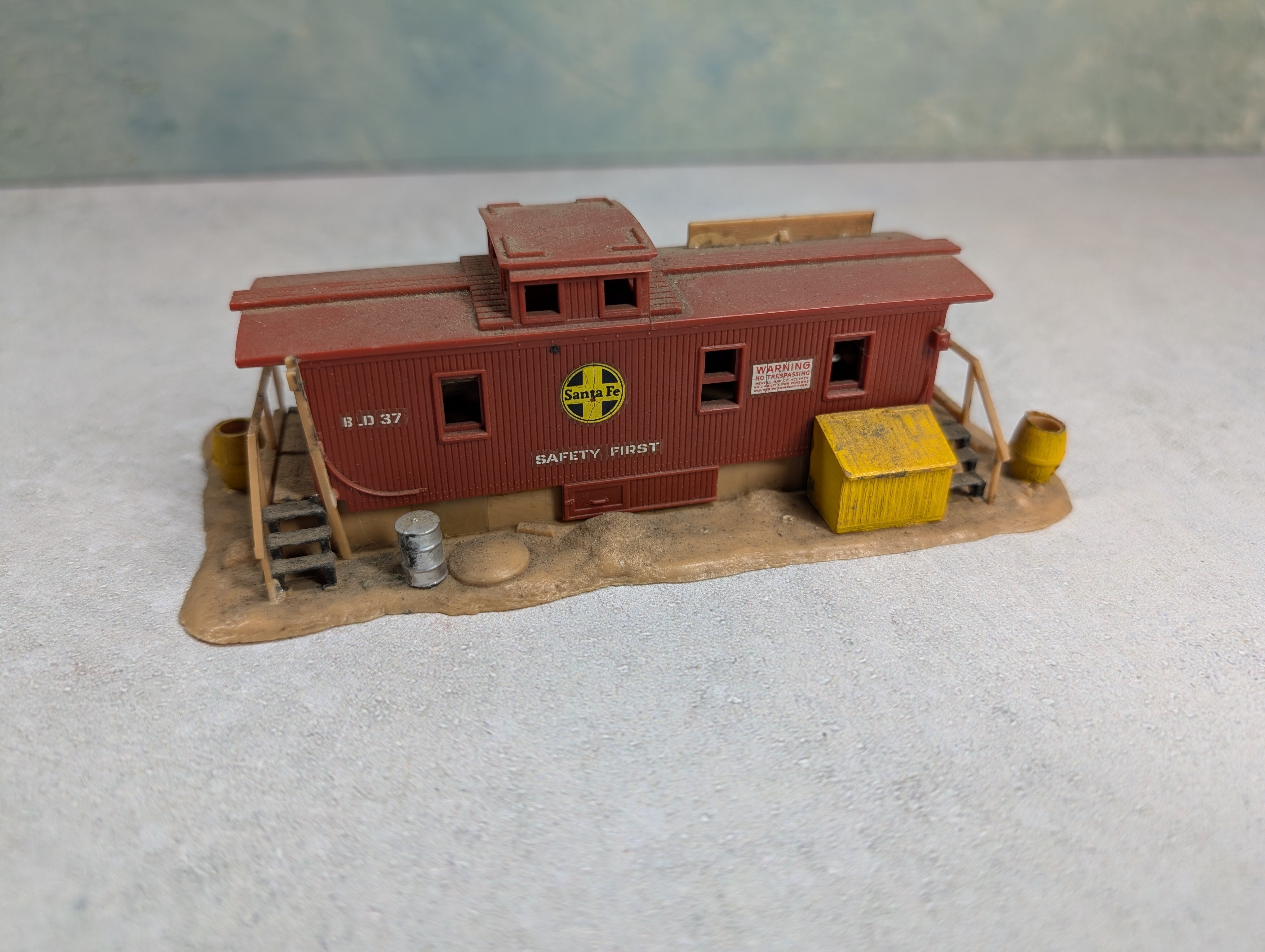 USED Revell HO Scale Yardmaster Caboose House