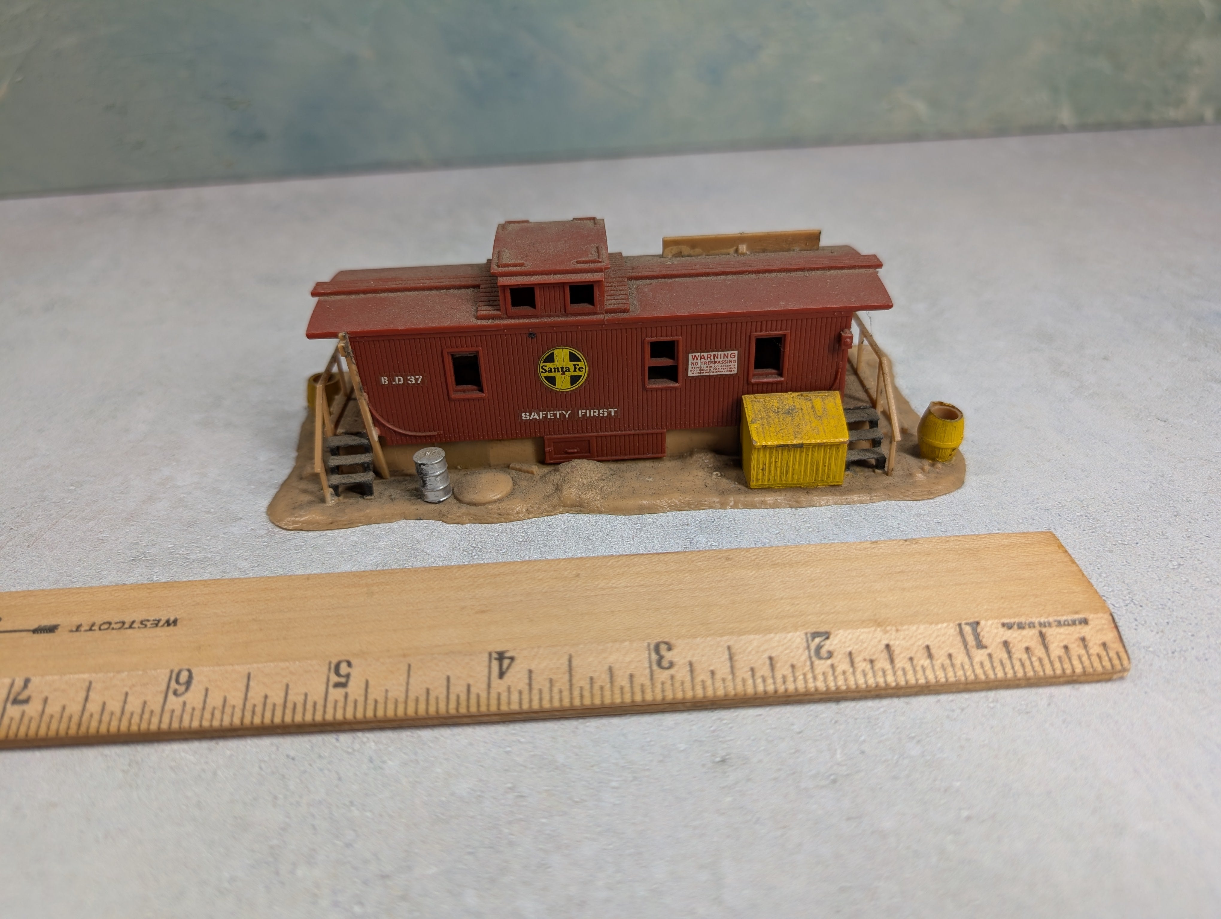 USED Revell HO Scale Yardmaster Caboose House