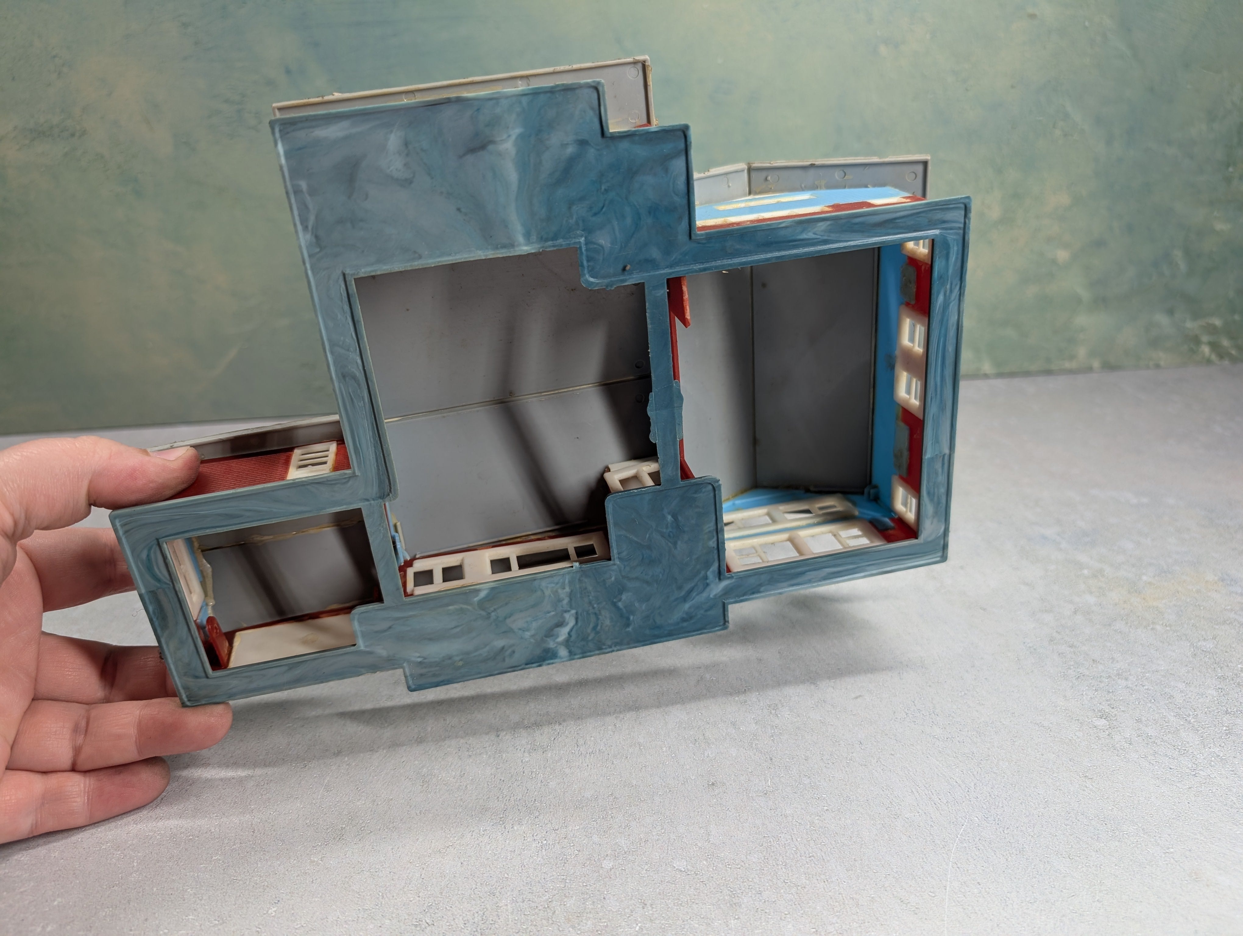 USED HO Scale Brick & Blue Home
