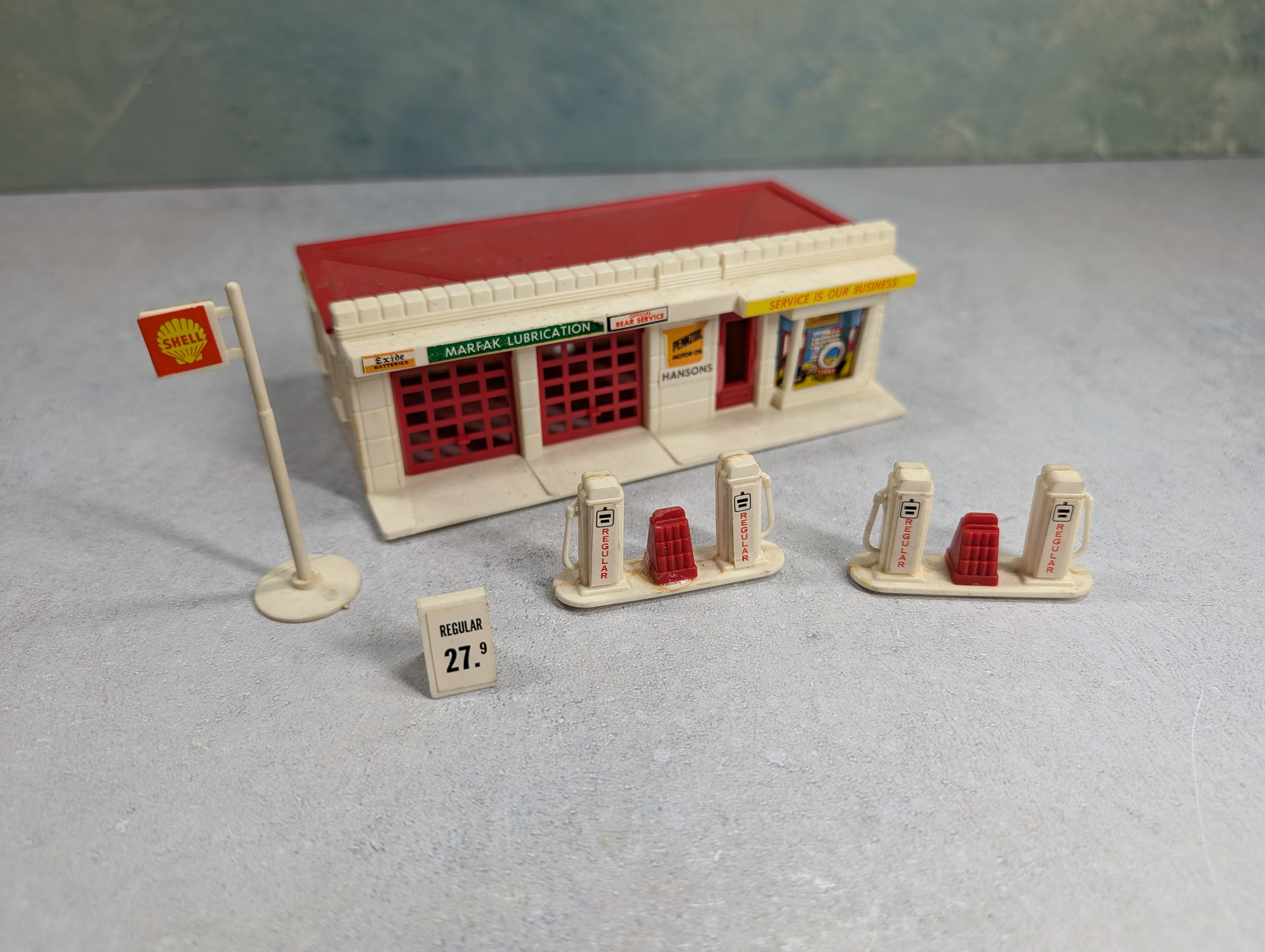 USED HO Scale Hansons Gas Station & Service Center