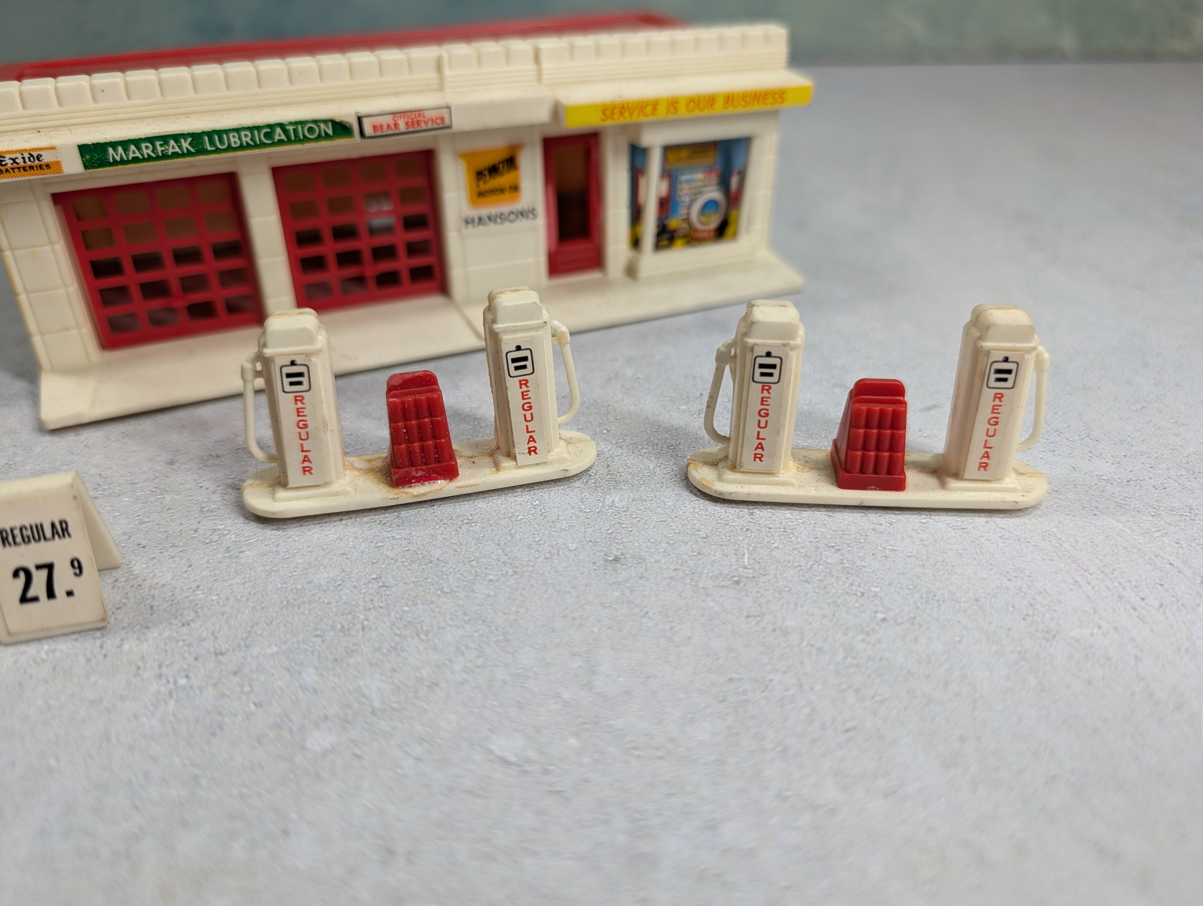 USED HO Scale Hansons Gas Station & Service Center