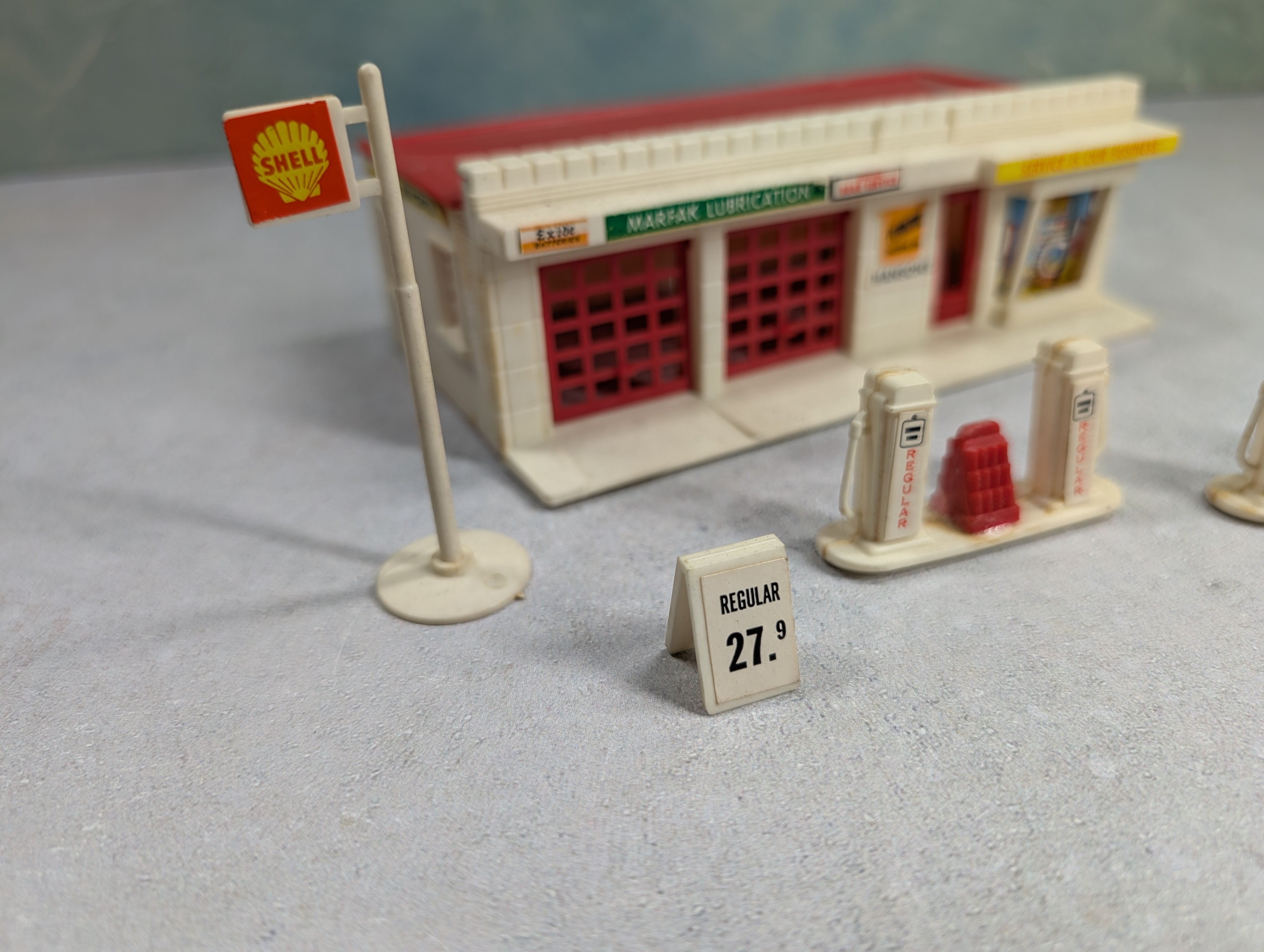 USED HO Scale Hansons Gas Station & Service Center