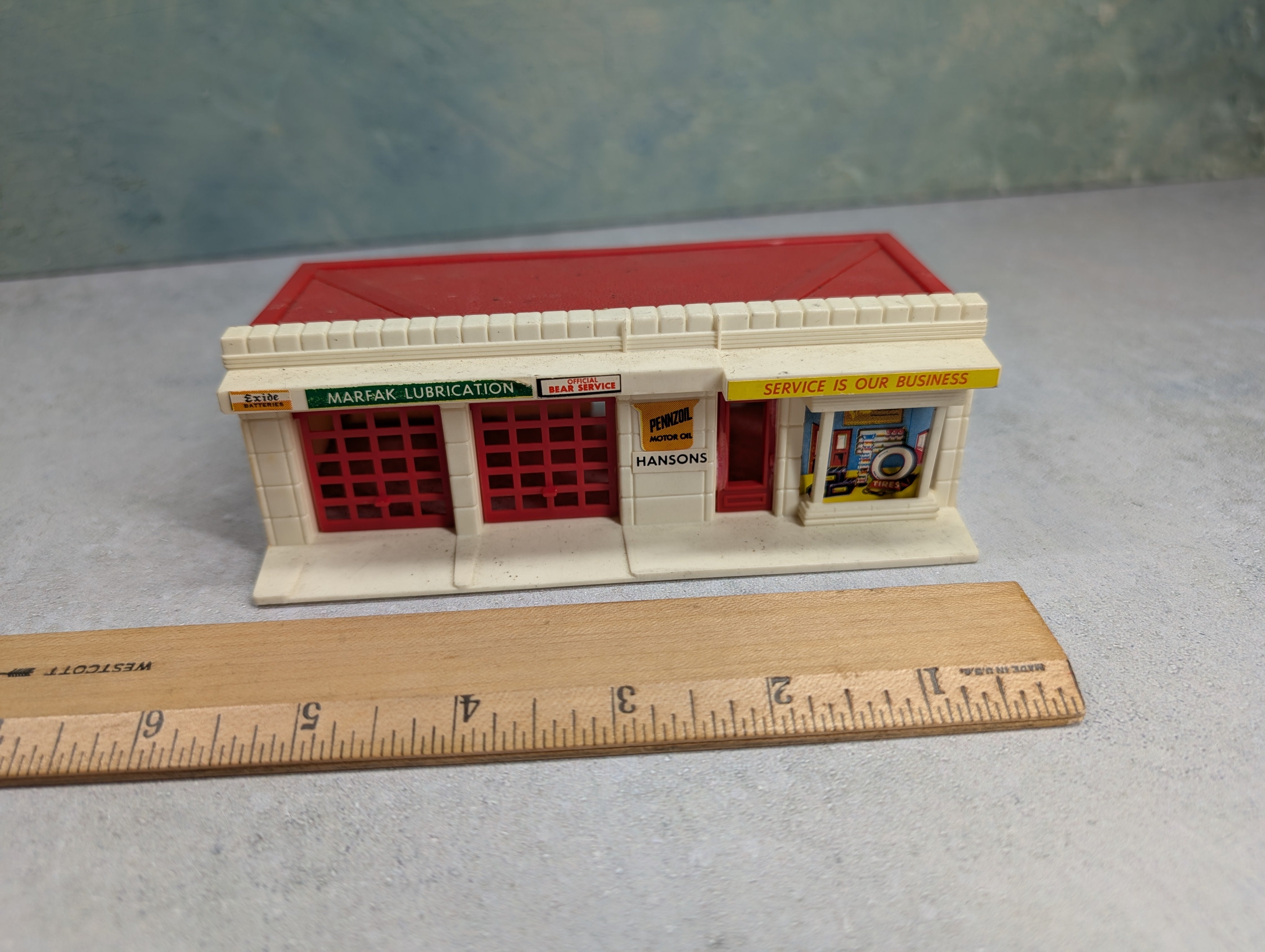 USED HO Scale Hansons Gas Station & Service Center