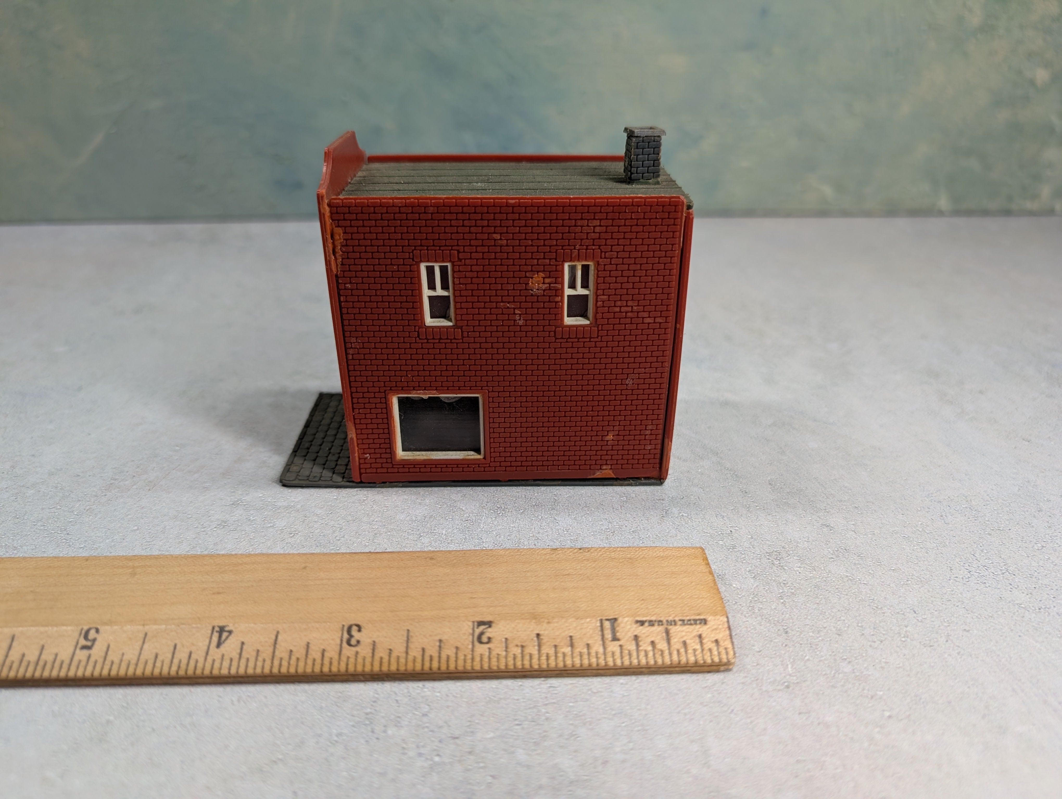 USED HO Scale Old Fashioned Brick Store