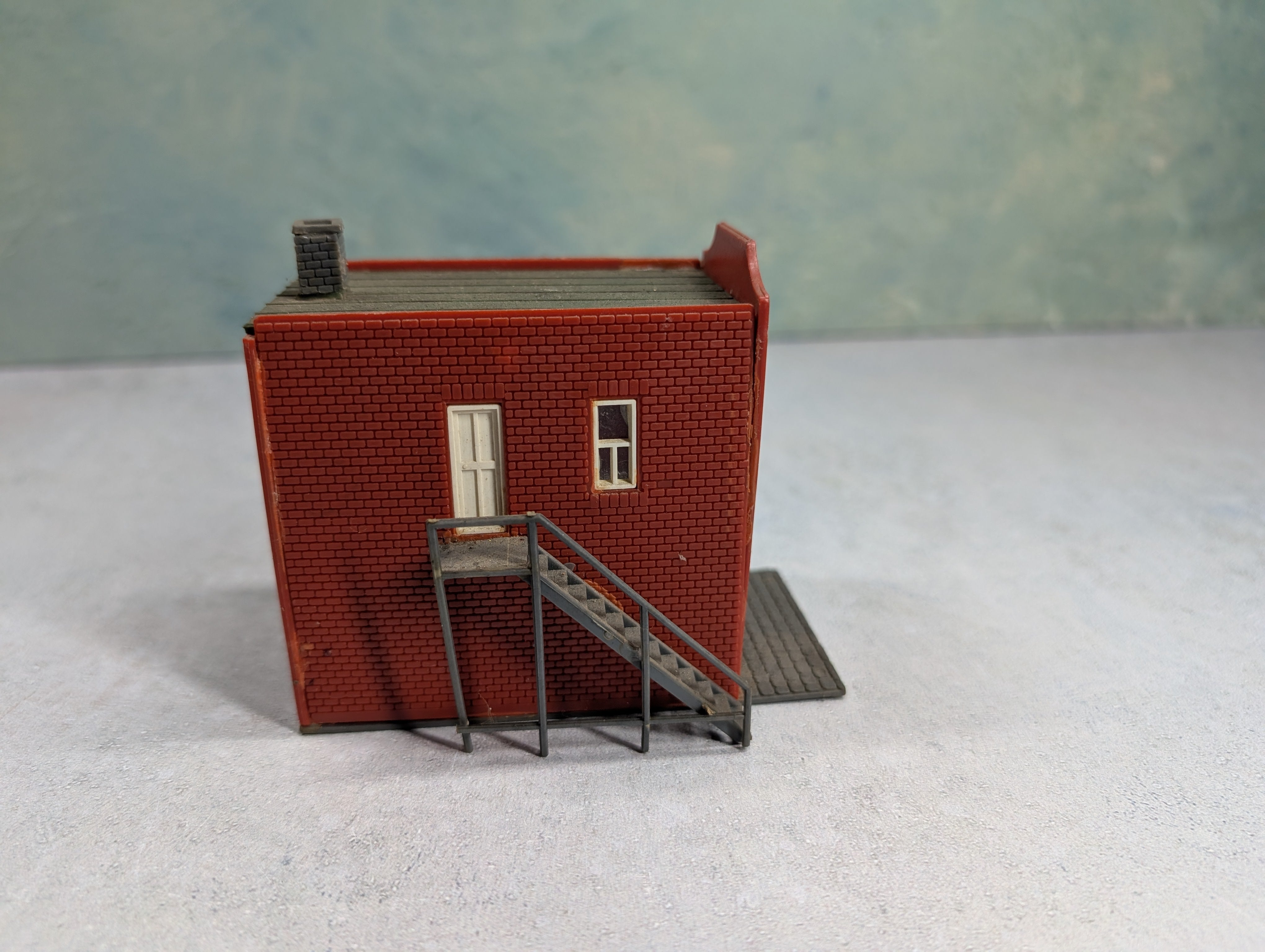USED HO Scale Old Fashioned Brick Store
