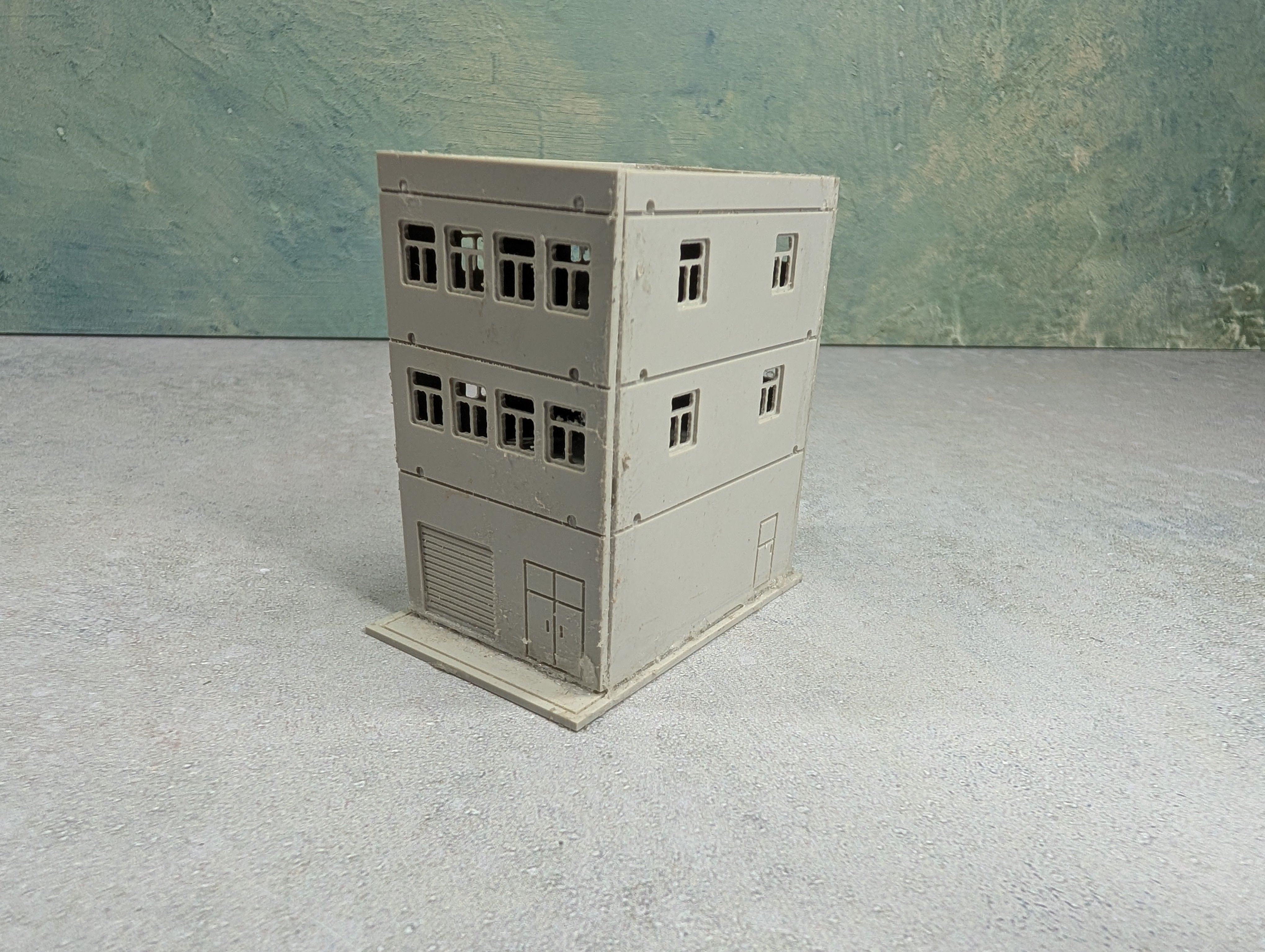 USED HO Scale Gray Garage or Warehouse
