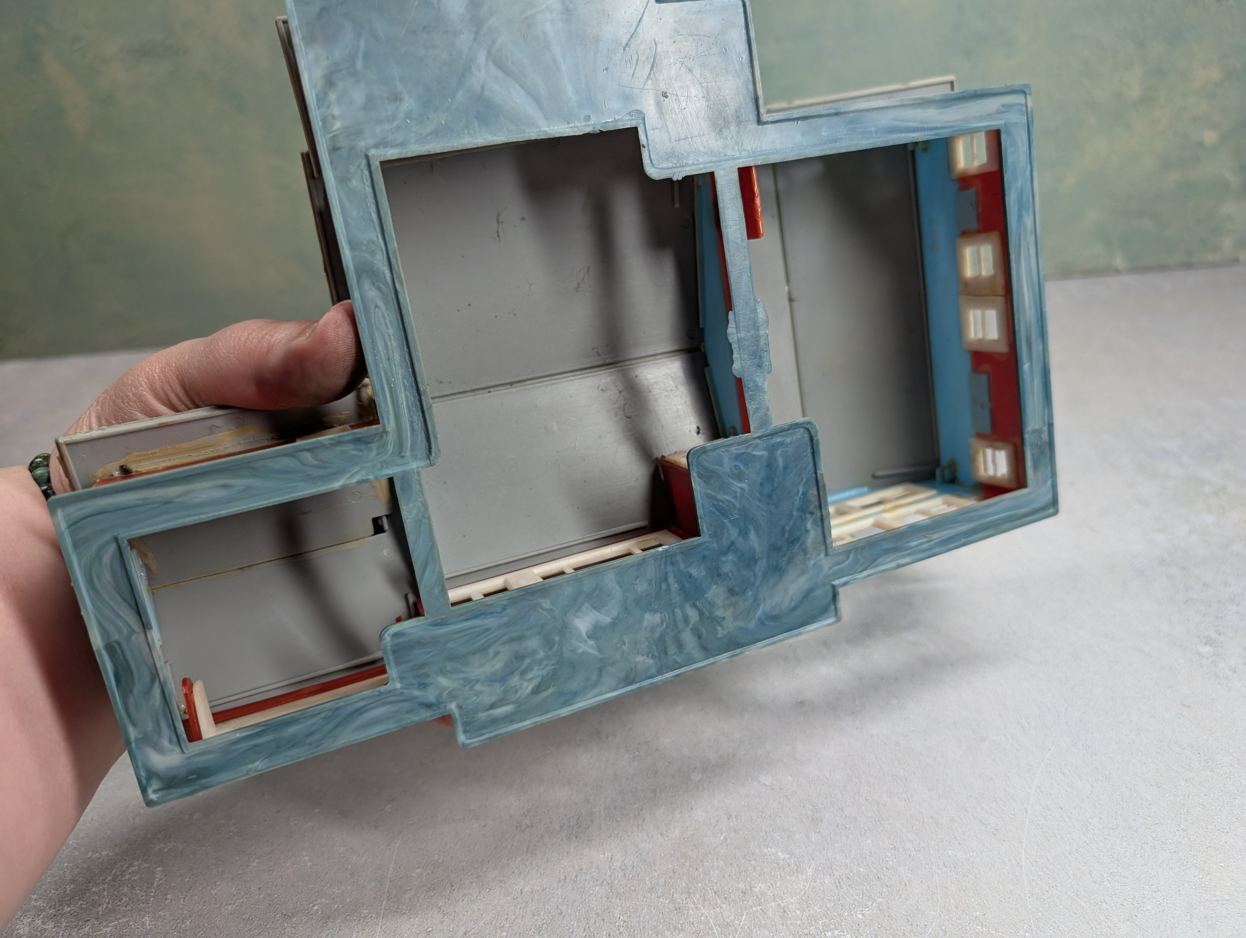 USED HO Scale Brick & Blue Home