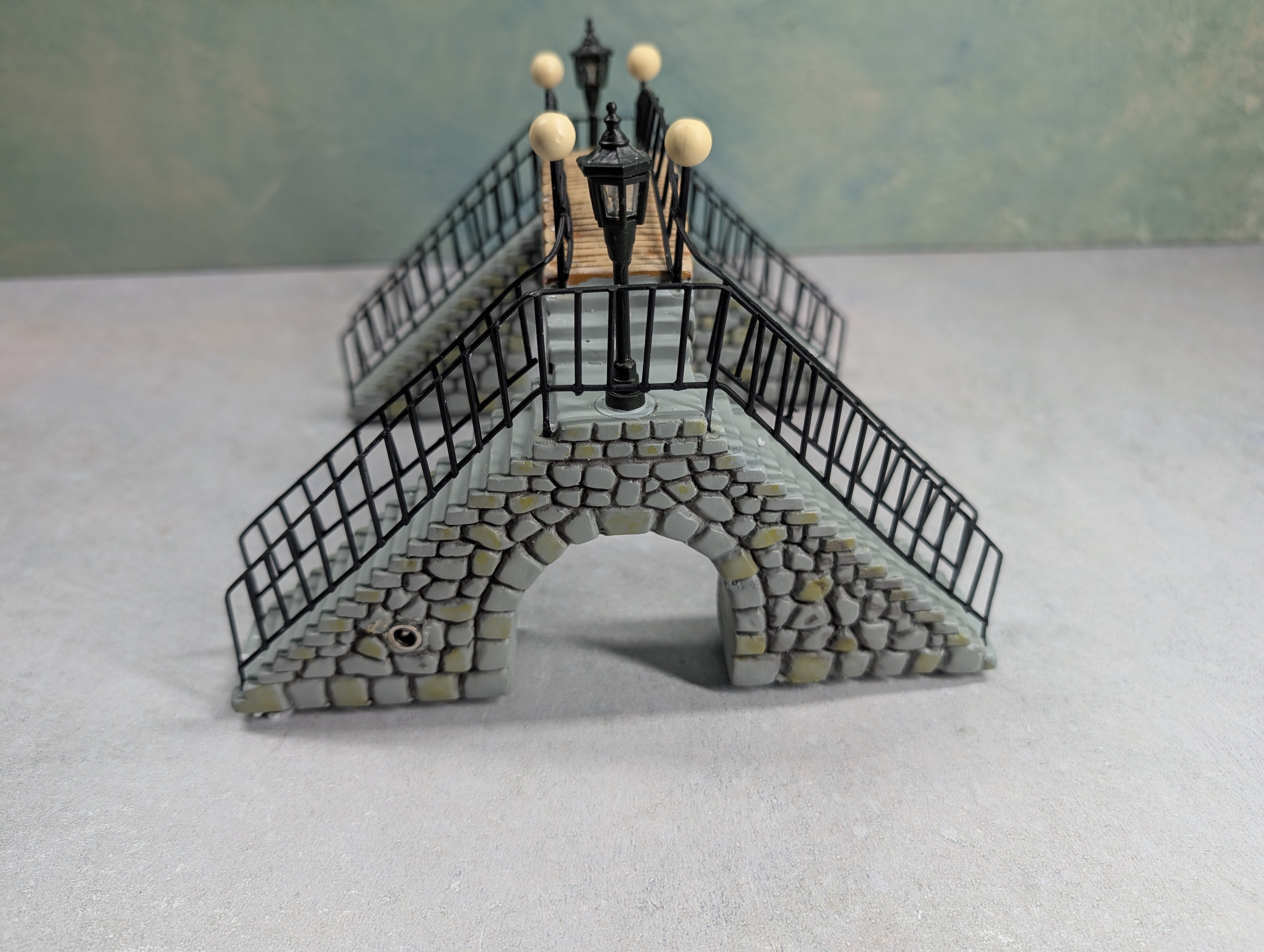 USED Hawthorne Village Stone Pedestrian Crossing Bridge with Railroad Figure