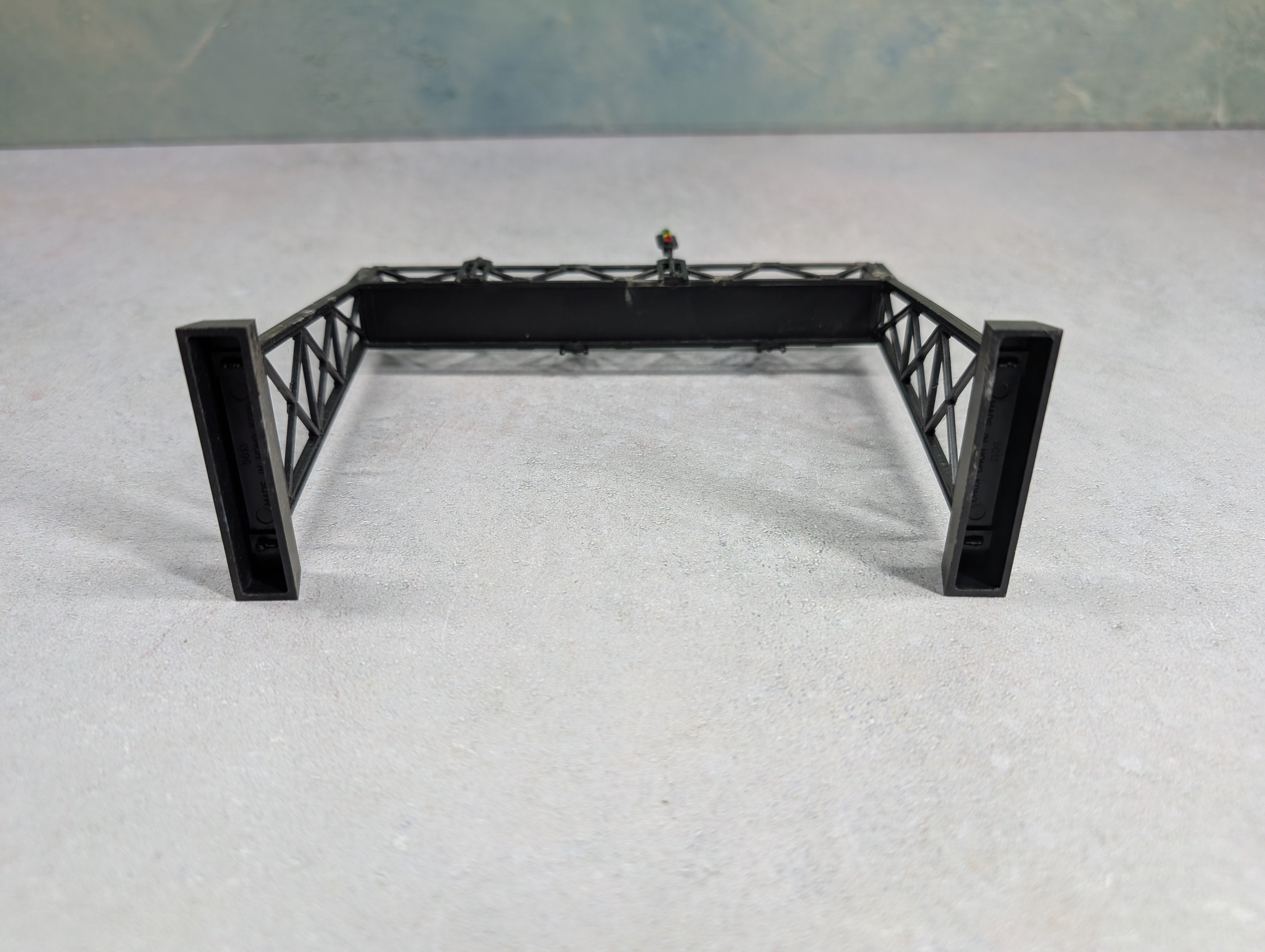 USED HO Scale Signal Bridge