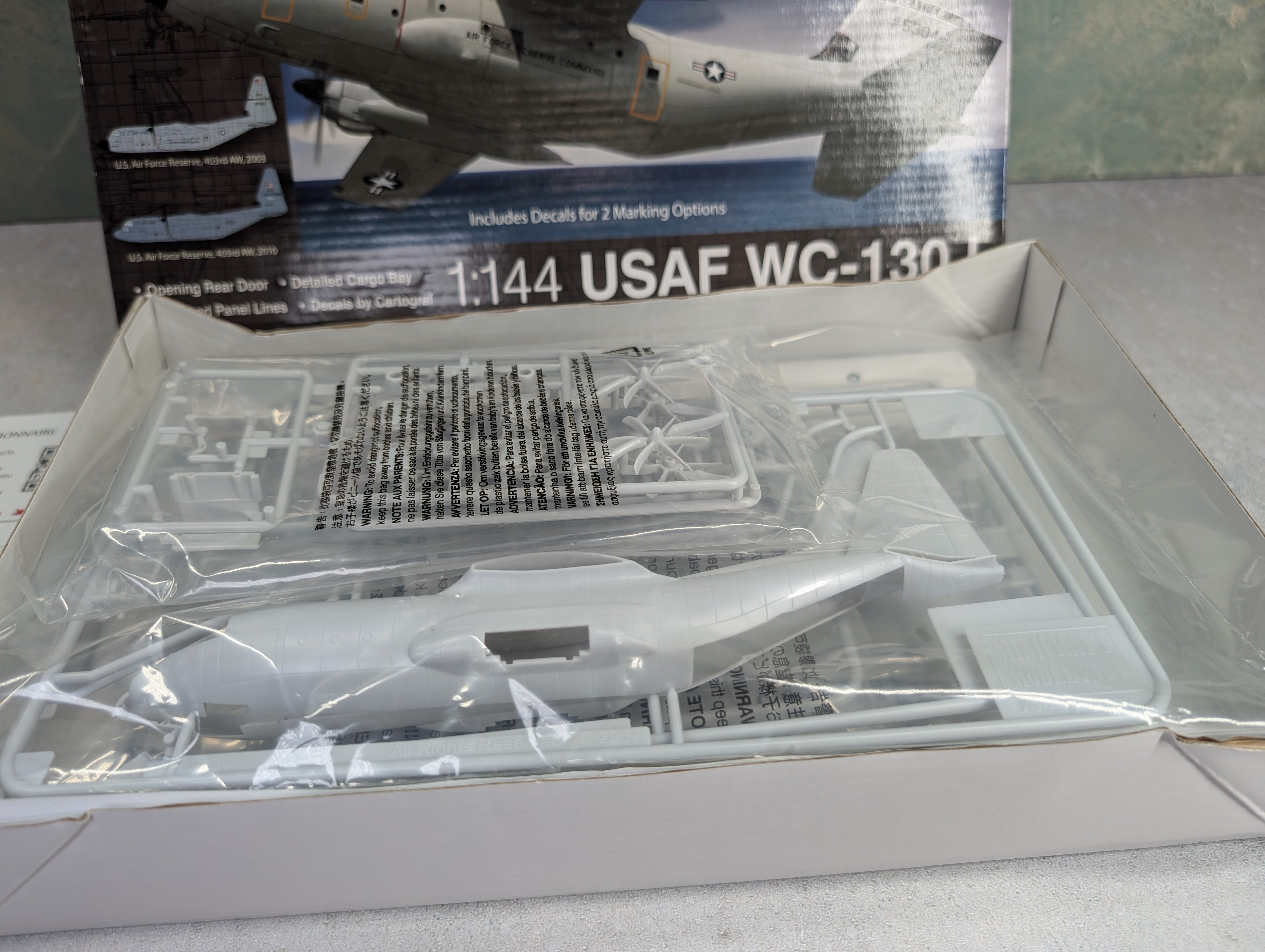Minicraft 14589 1:144 USAF WC-130J - Skill Level 2 KIT