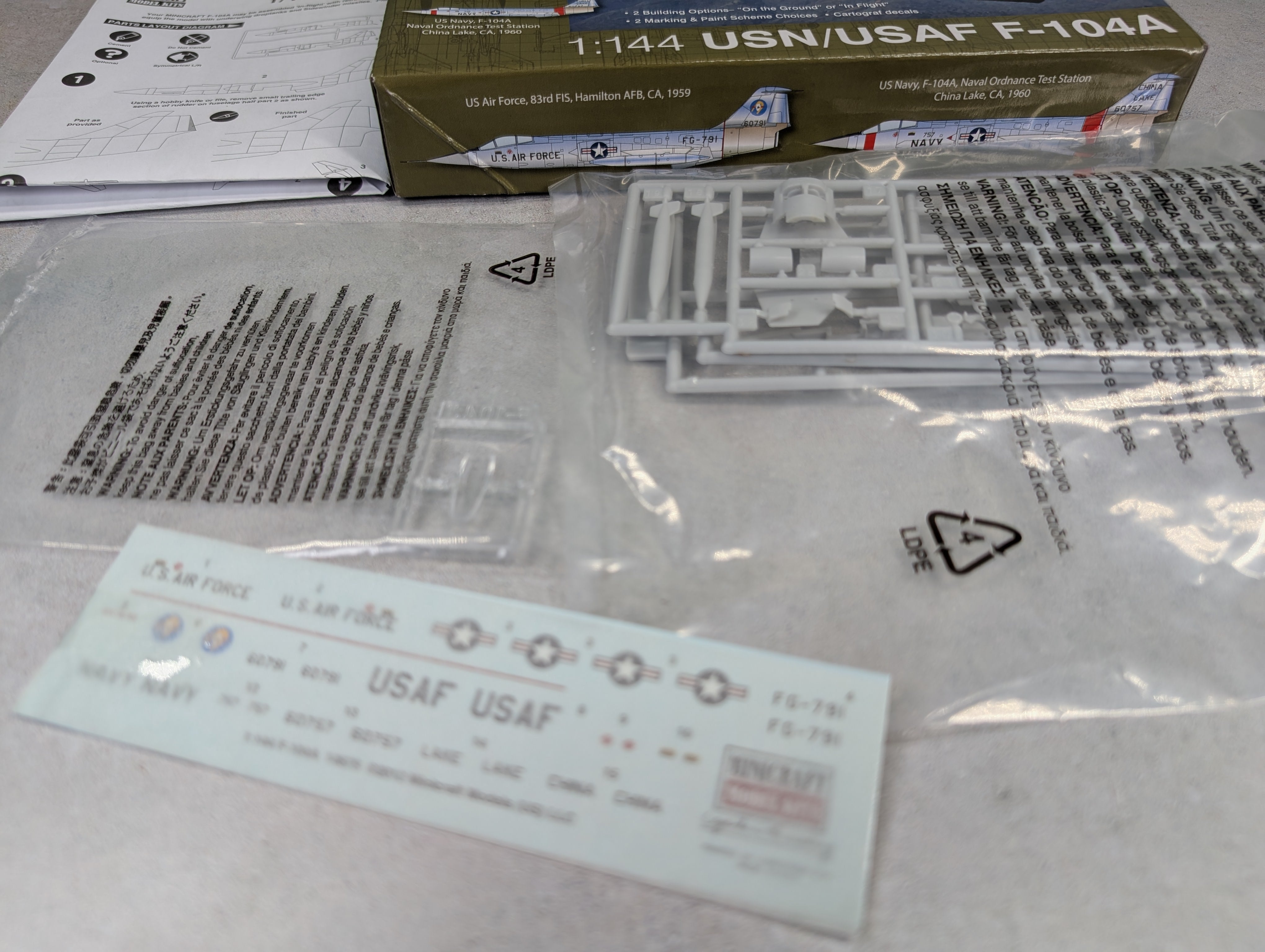 Minicraft 14675 1:144 USN/USAF F-104A - Skill Level 2 KIT