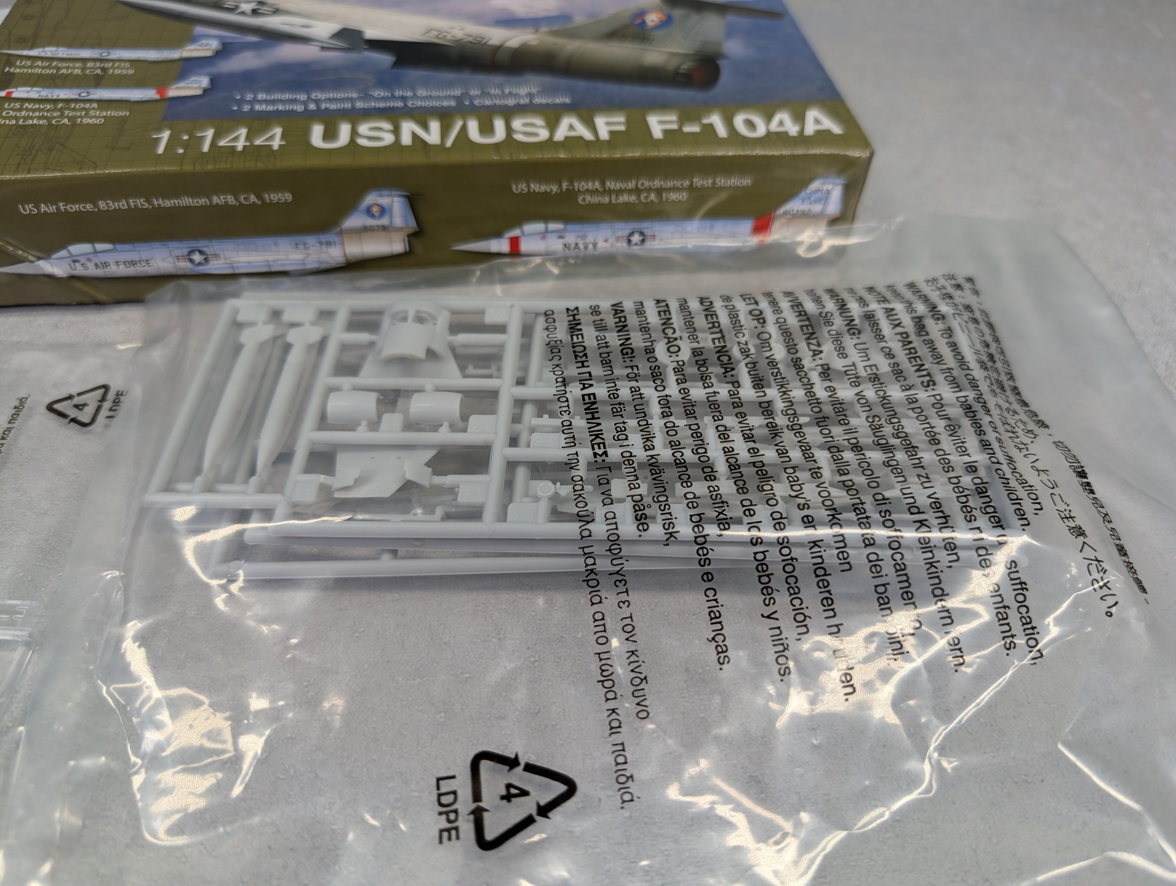 Minicraft 14675 1:144 USN/USAF F-104A - Skill Level 2 KIT