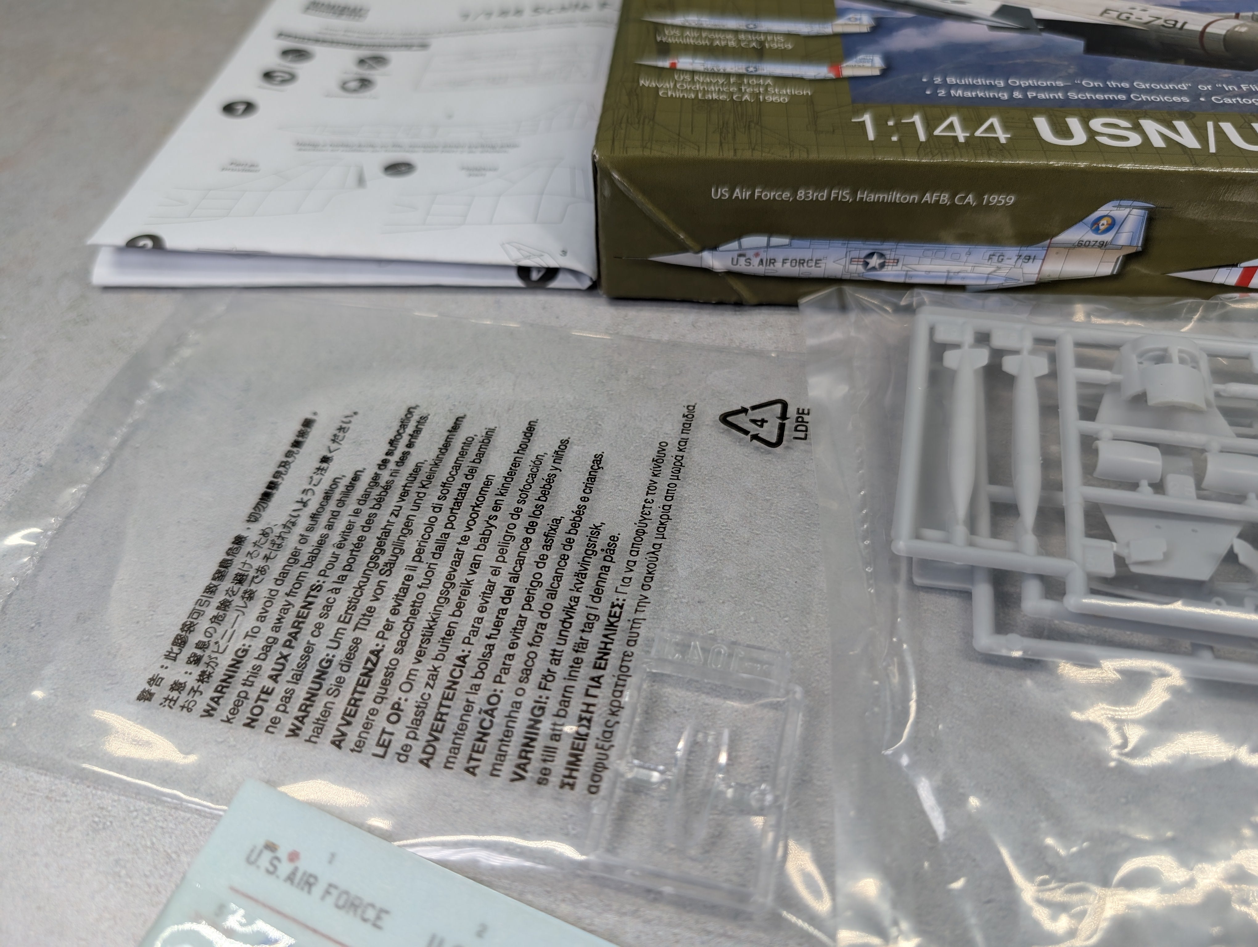 Minicraft 14675 1:144 USN/USAF F-104A - Skill Level 2 KIT