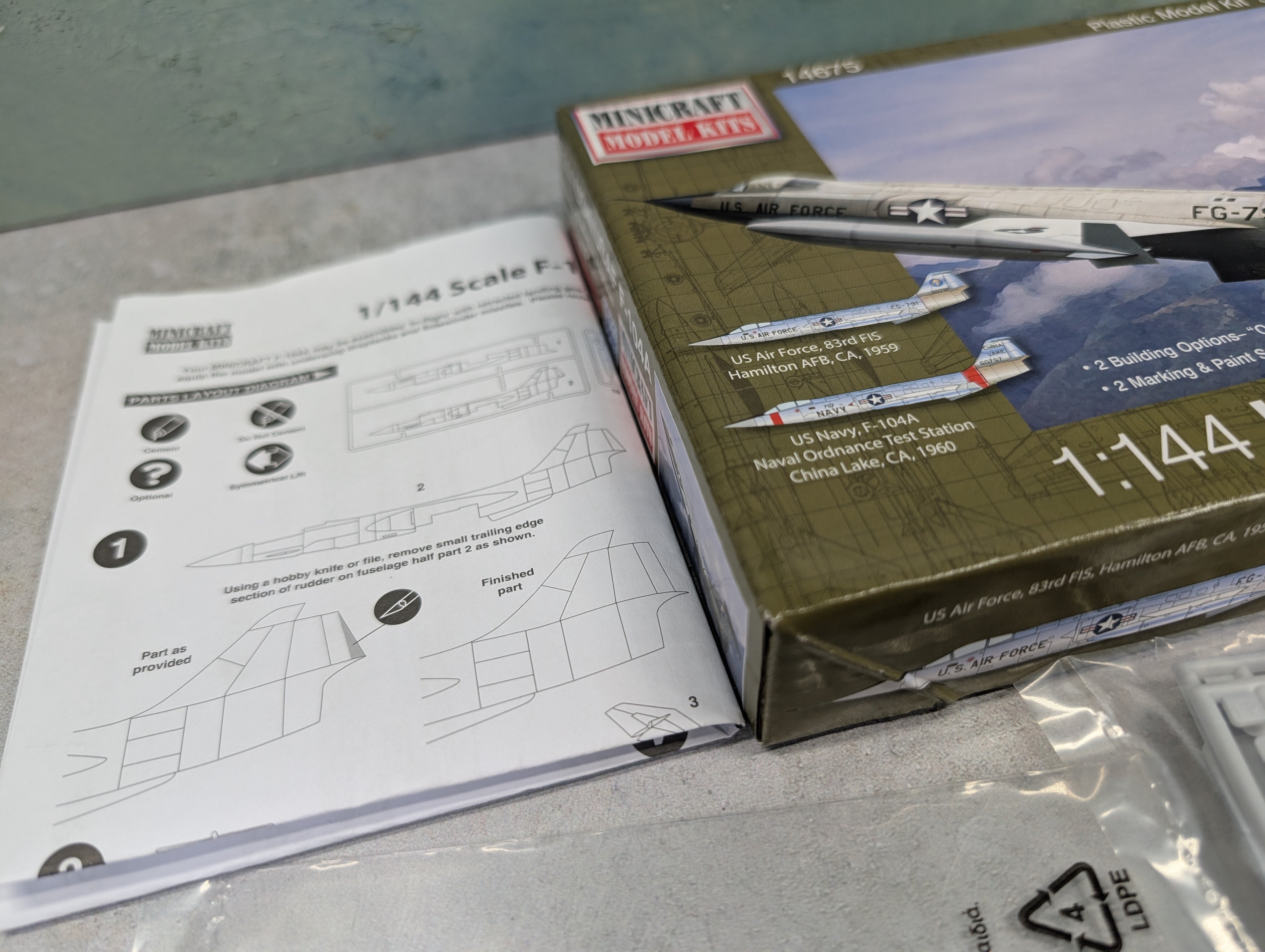 Minicraft 14675 1:144 USN/USAF F-104A - Skill Level 2 KIT