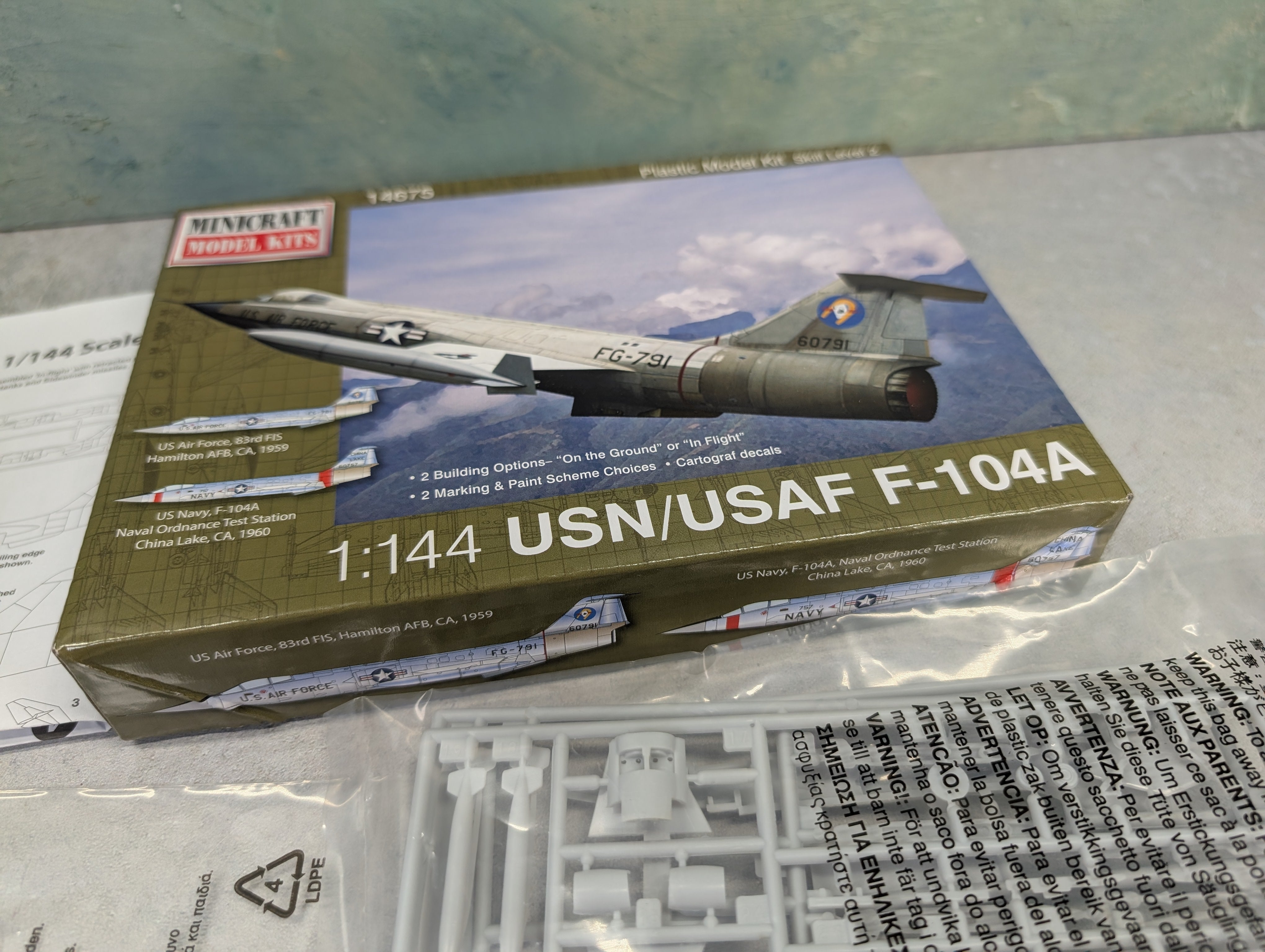 Minicraft 14675 1:144 USN/USAF F-104A - Skill Level 2 KIT