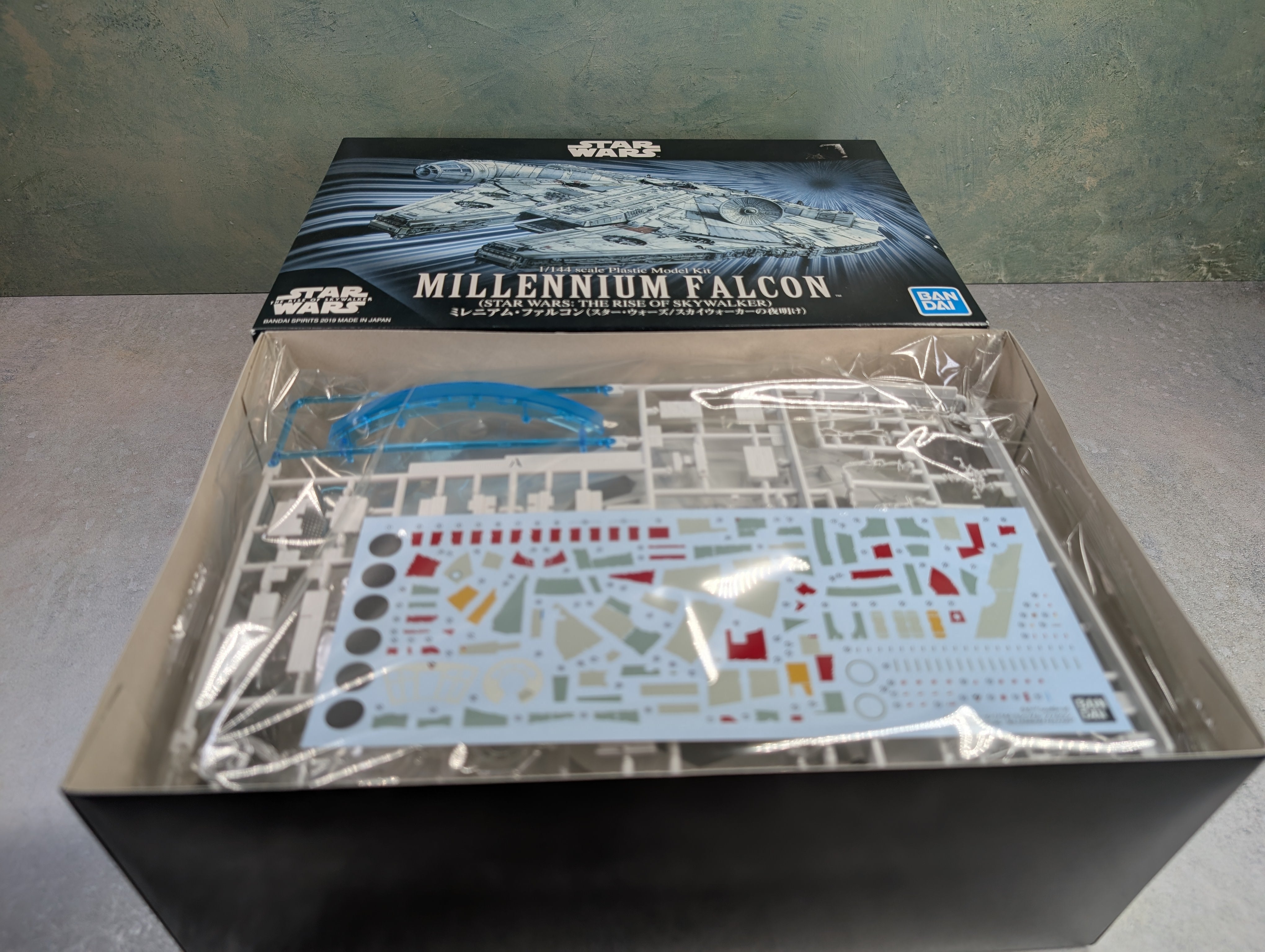 Bandai 5058195 1:144 Stars Wars The Rise of Skywalker Millennium Falcon KIT