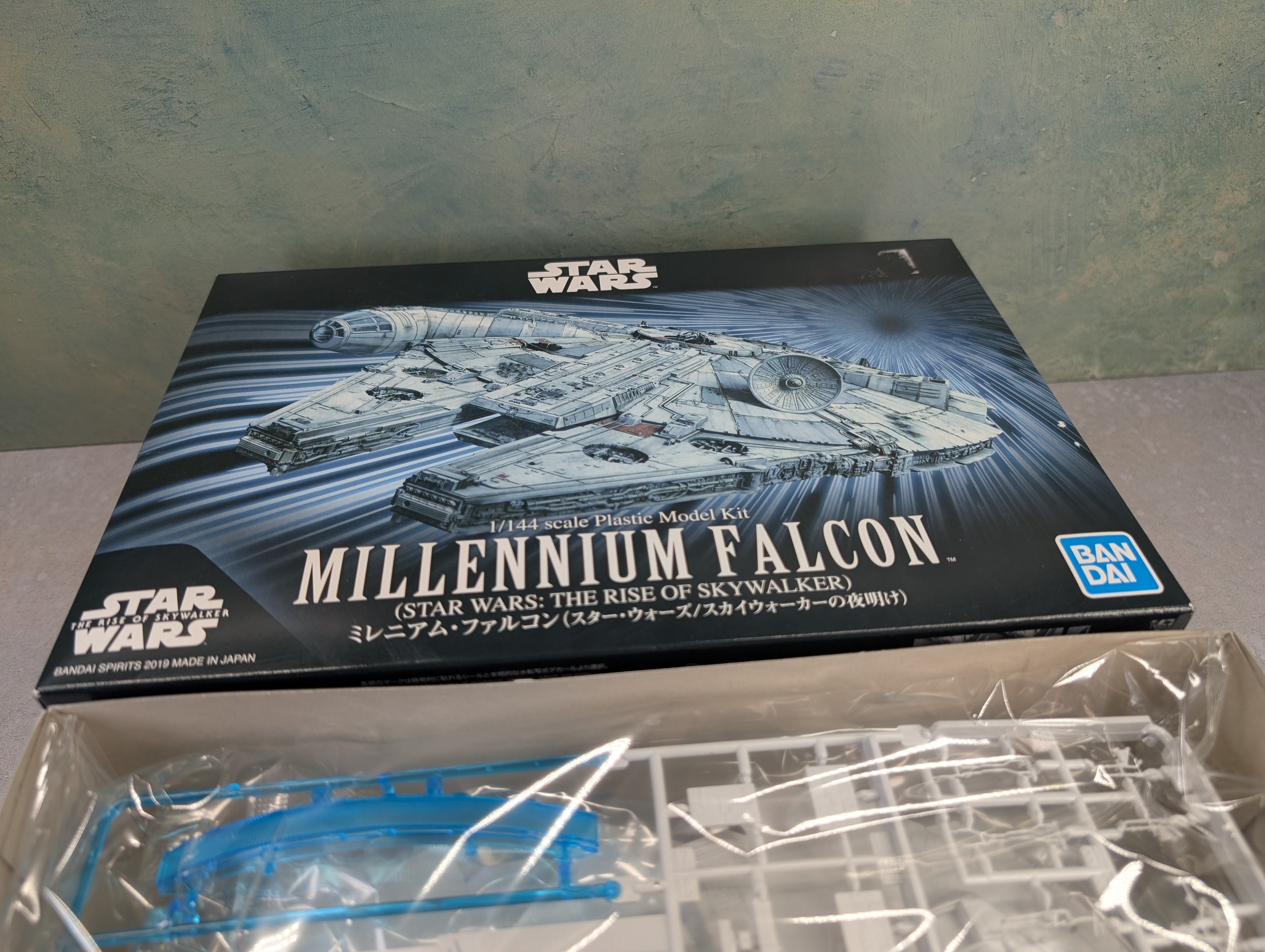 Bandai 5058195 1:144 Stars Wars The Rise of Skywalker Millennium Falcon KIT