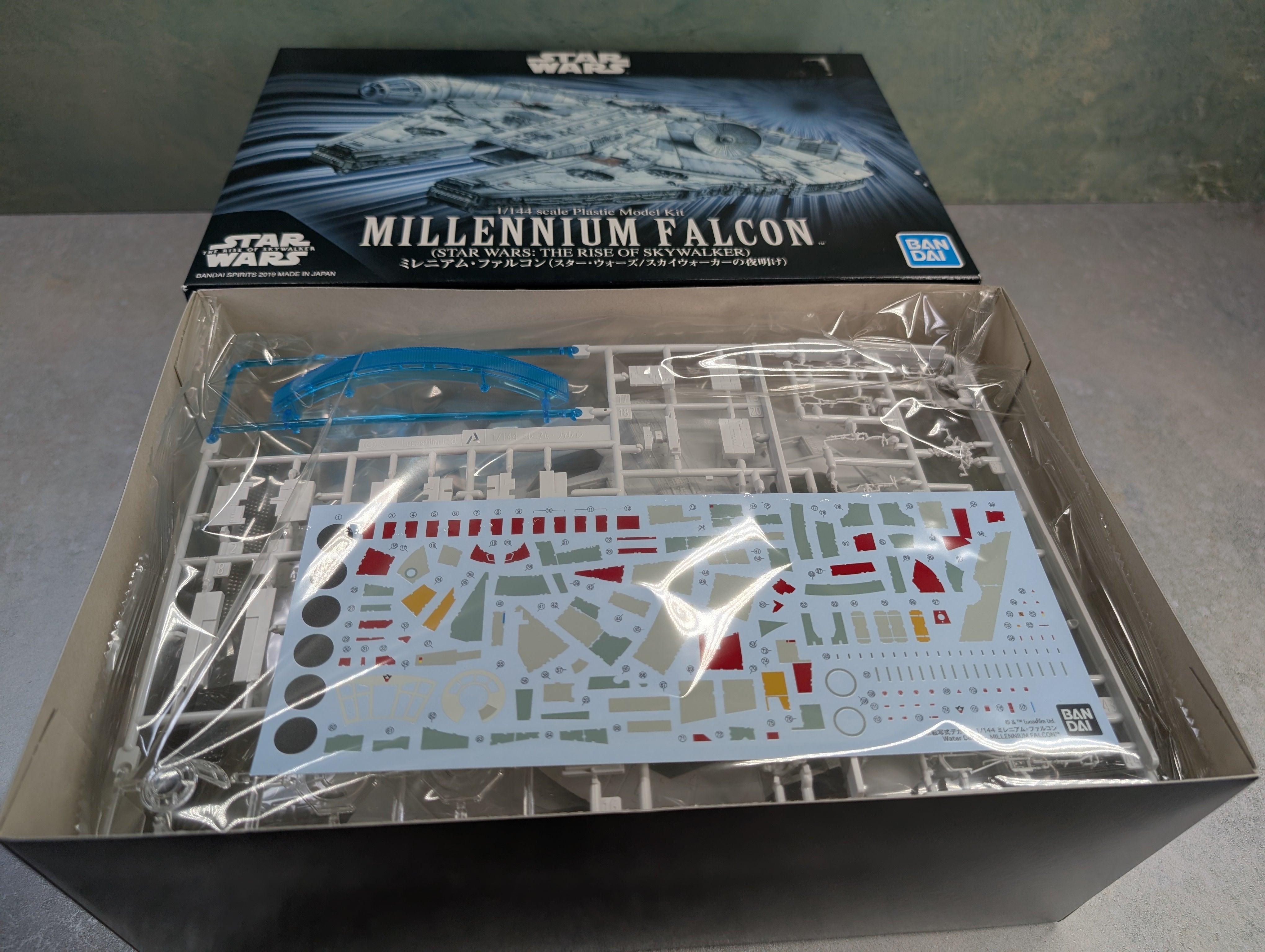 Bandai 5058195 1:144 Stars Wars The Rise of Skywalker Millennium Falcon KIT