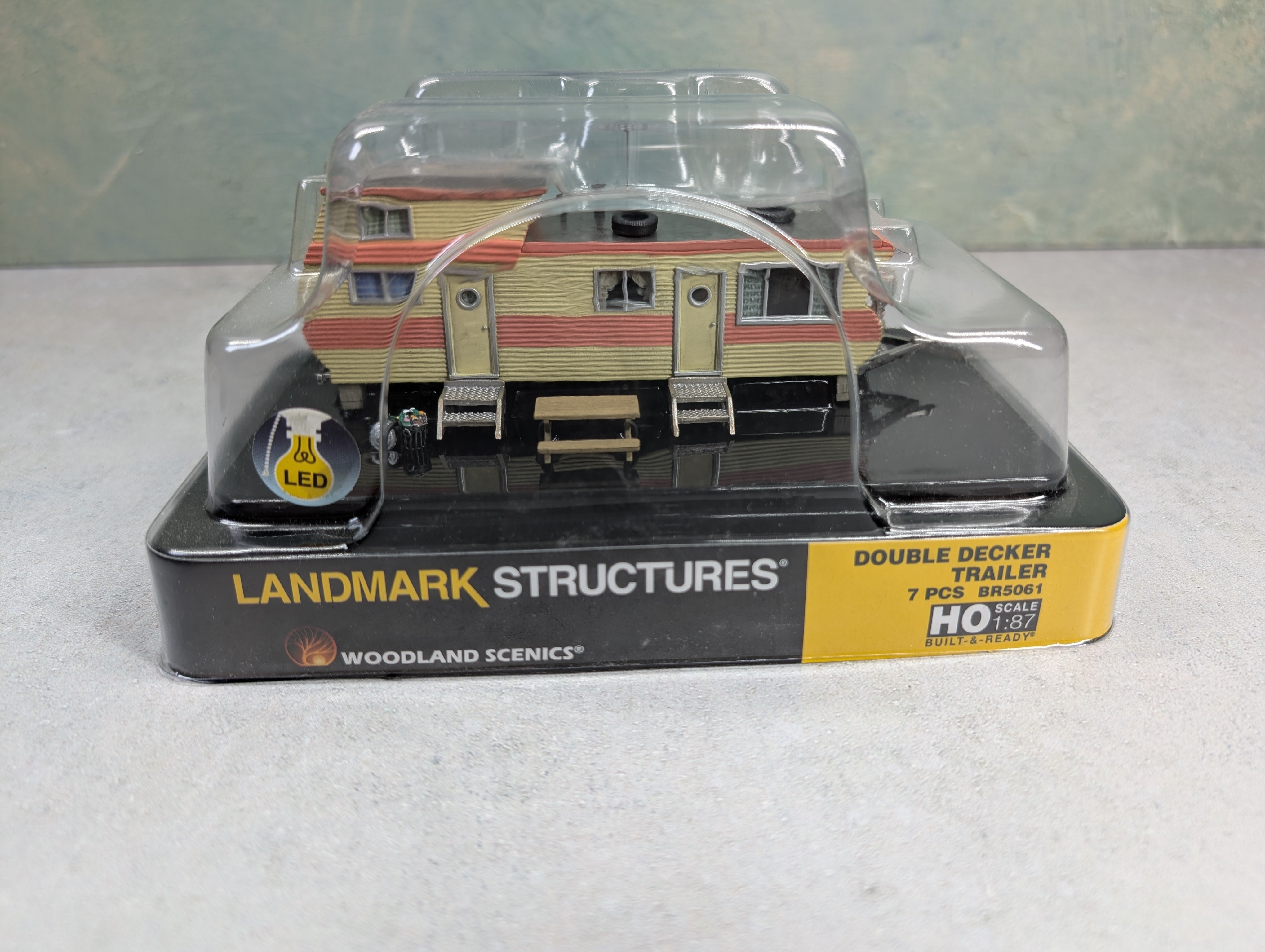 Woodland Scenics BR5061 HO Scale Double Decker Trailer 7 pcs & LED