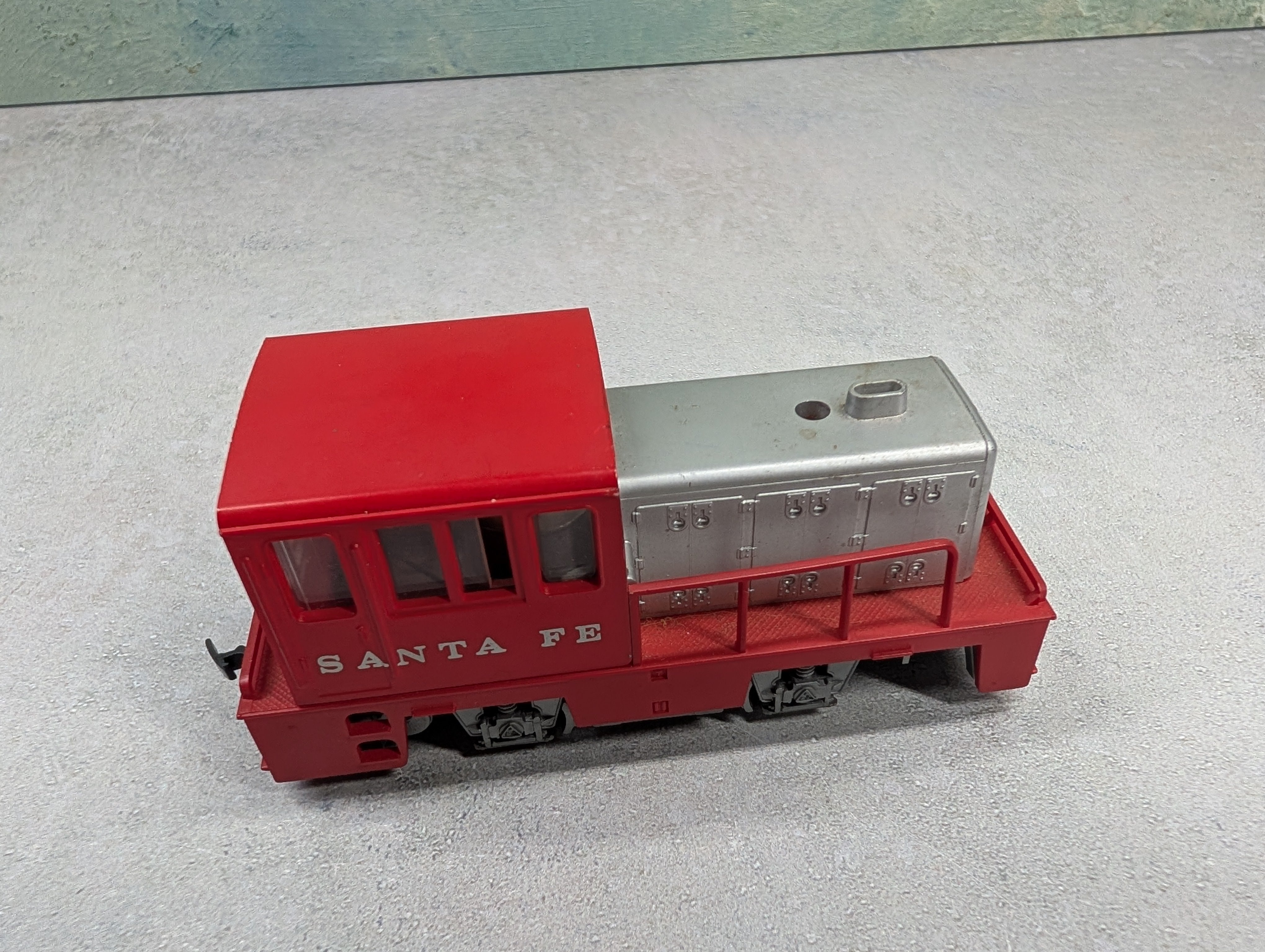 USED AHM HO Scale Switcher Diesel Locomotive Santa Fe Runs DC
