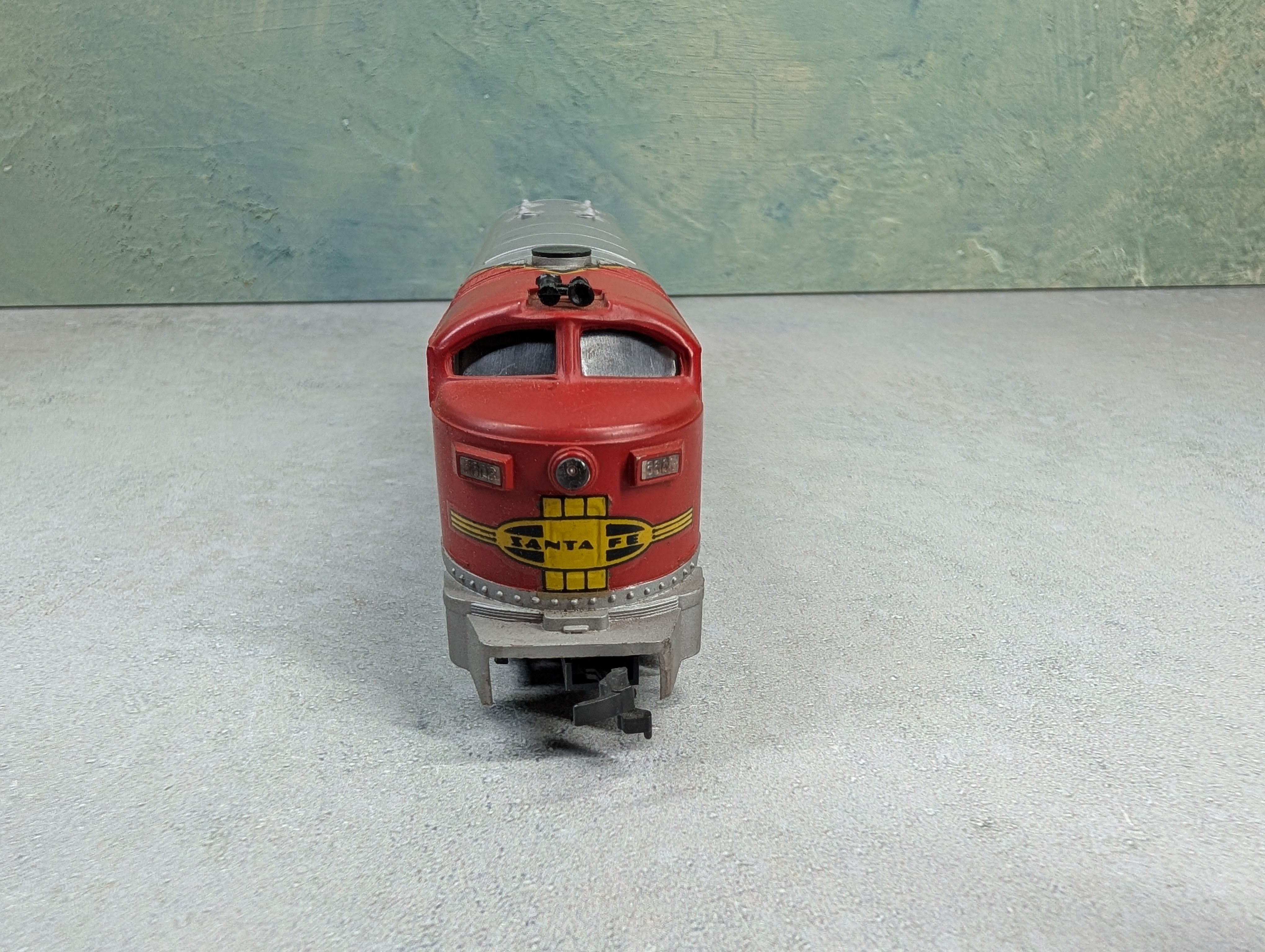 USED AHM HO Scale Fairbanks Morse C-Liner Diesel Locomotive Santa Fe #5028 Tested DC