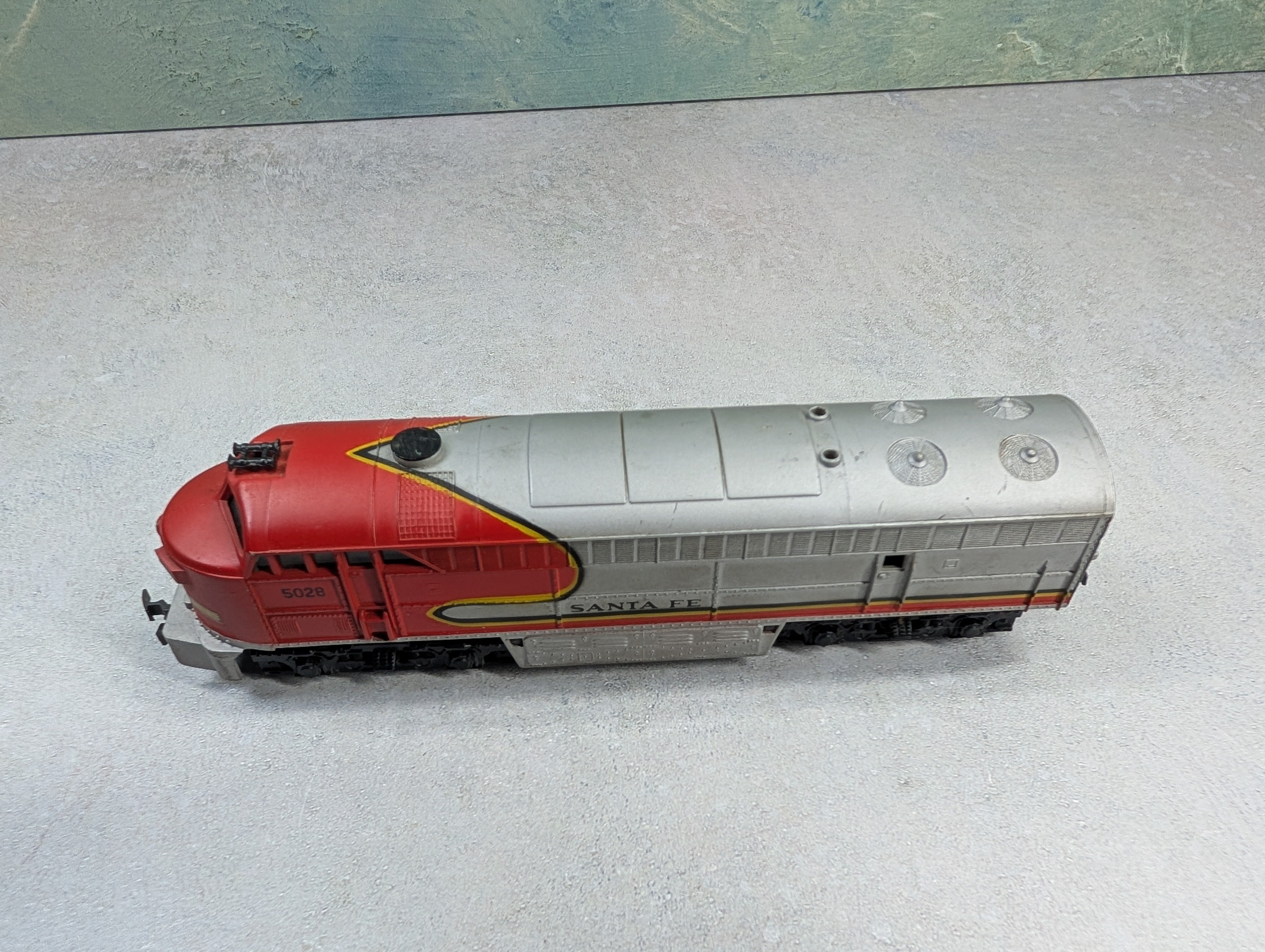 USED AHM HO Scale Fairbanks Morse C-Liner Diesel Locomotive Santa Fe #5028 Tested DC