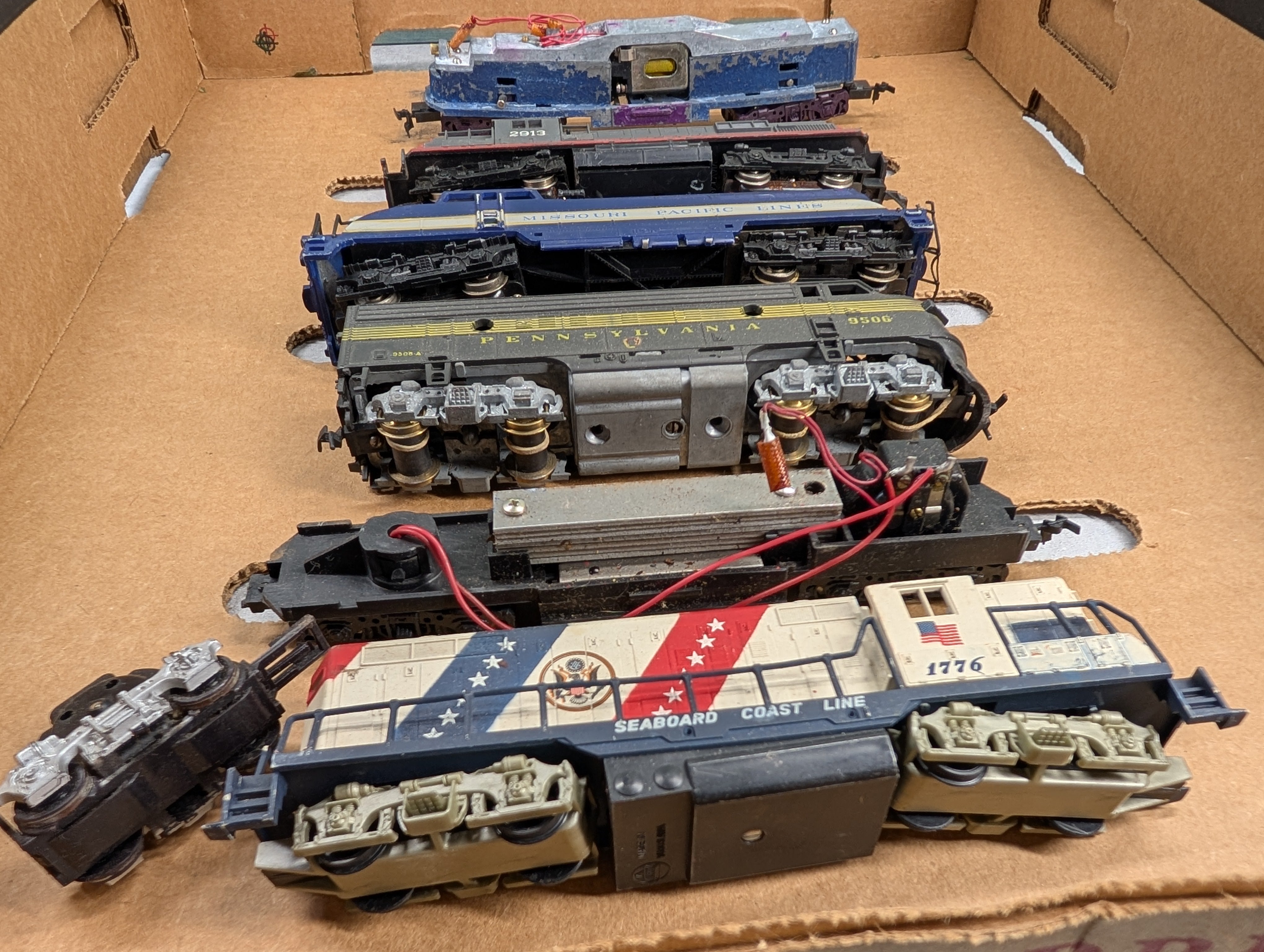 USED HO Scale Lot of 6 Rough Diesel Locomotives & Parts Parts/Repairs Only