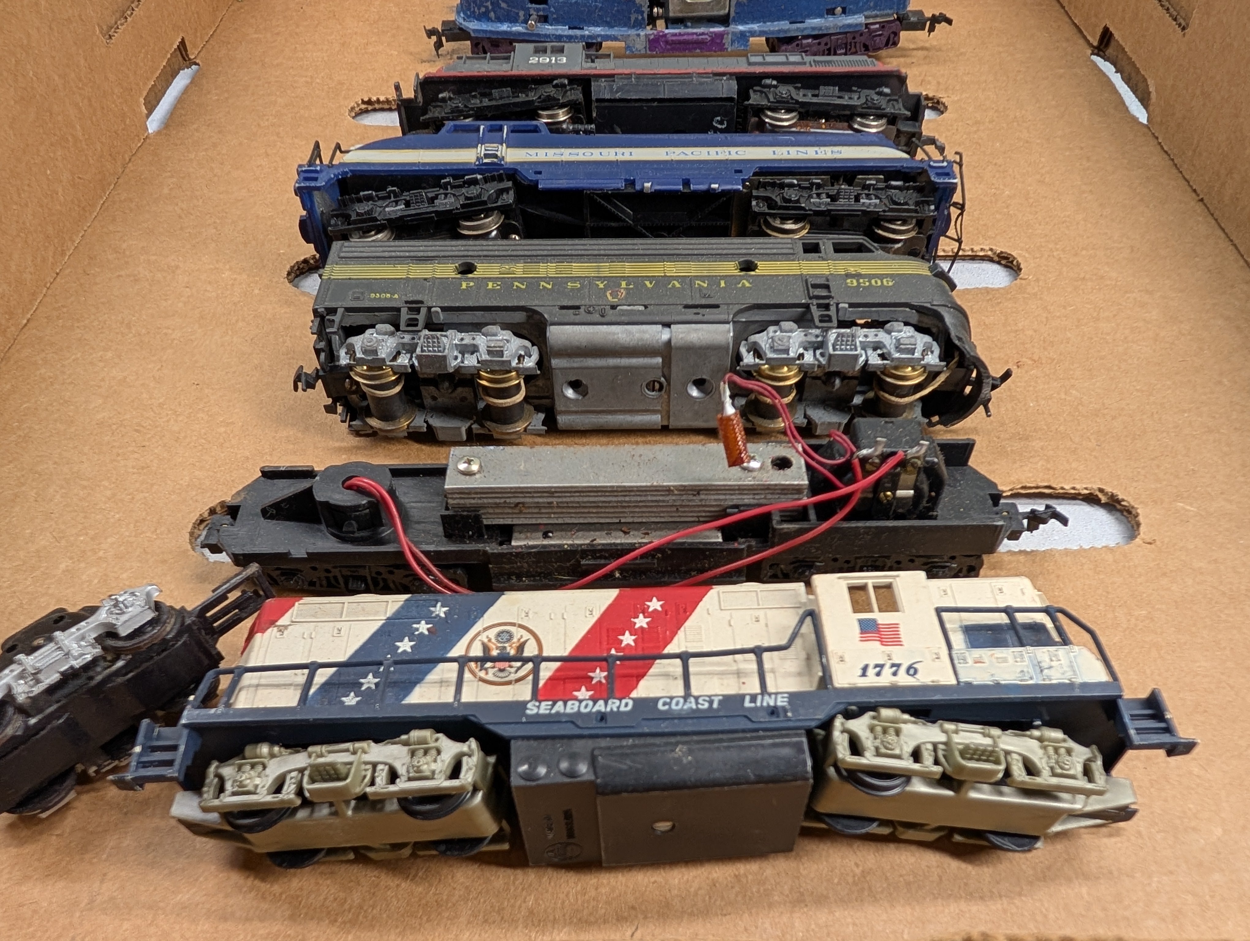 USED HO Scale Lot of 6 Rough Diesel Locomotives & Parts Parts/Repairs Only