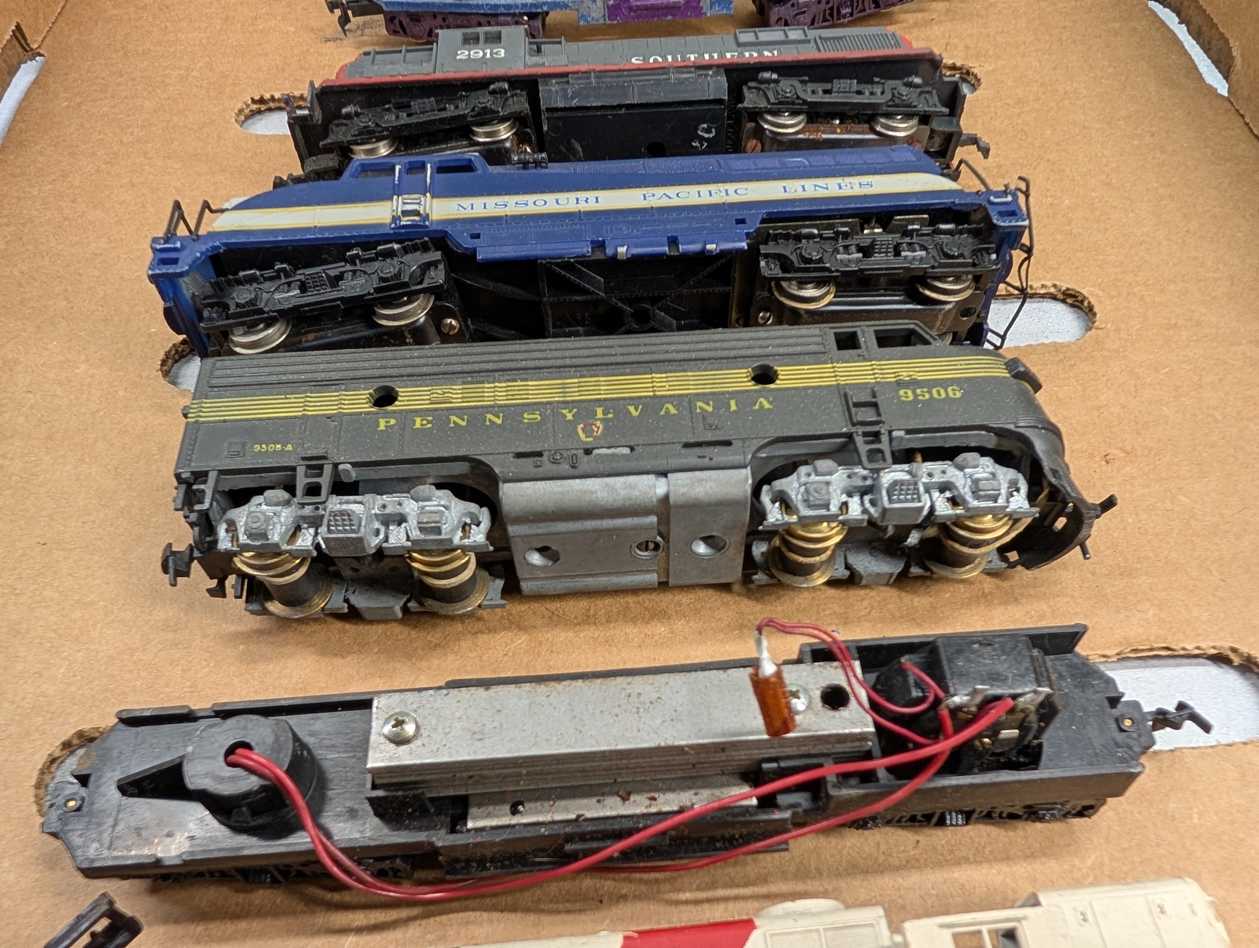 USED HO Scale Lot of 6 Rough Diesel Locomotives & Parts Parts/Repairs Only