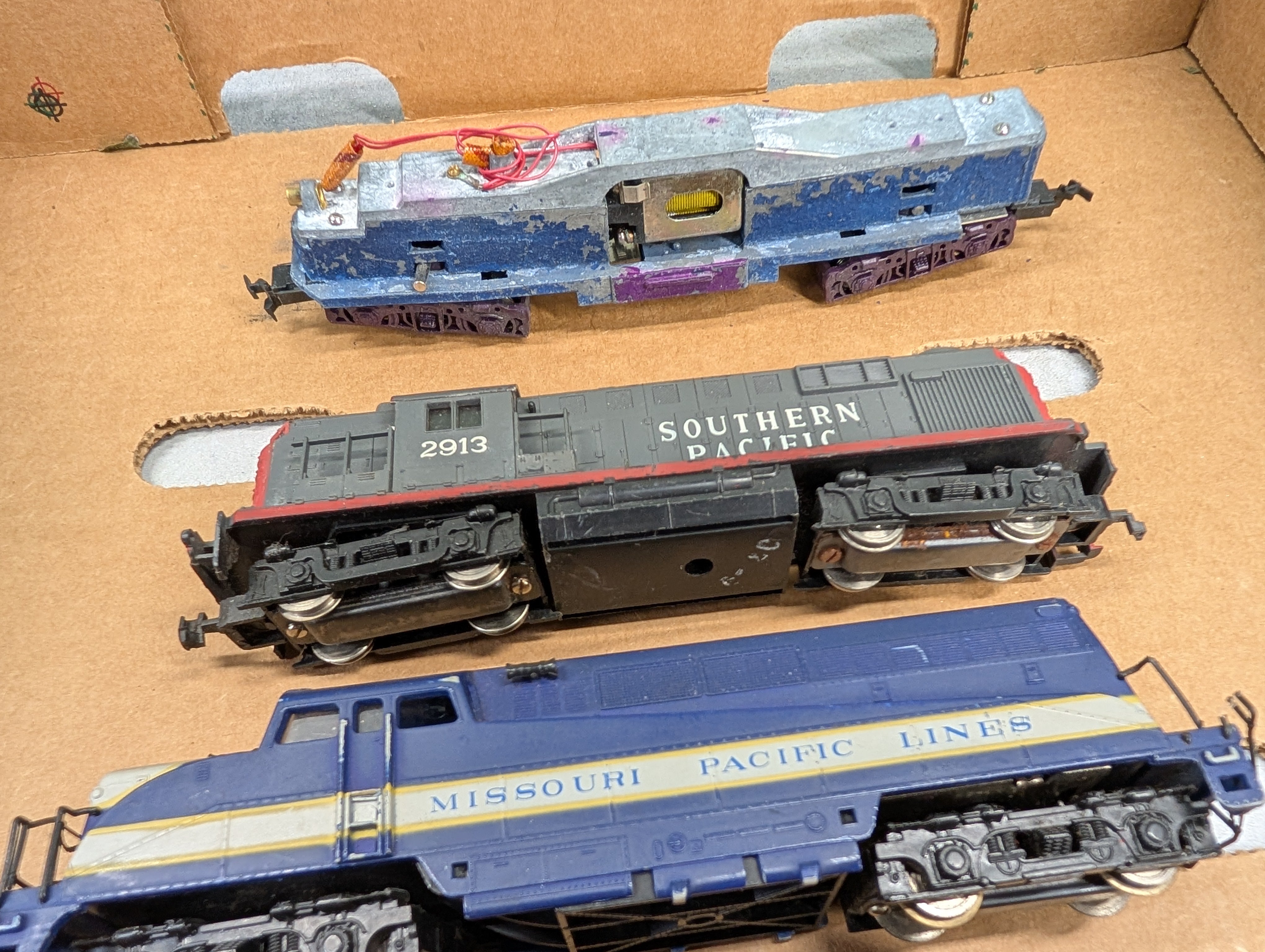 USED HO Scale Lot of 6 Rough Diesel Locomotives & Parts Parts/Repairs Only