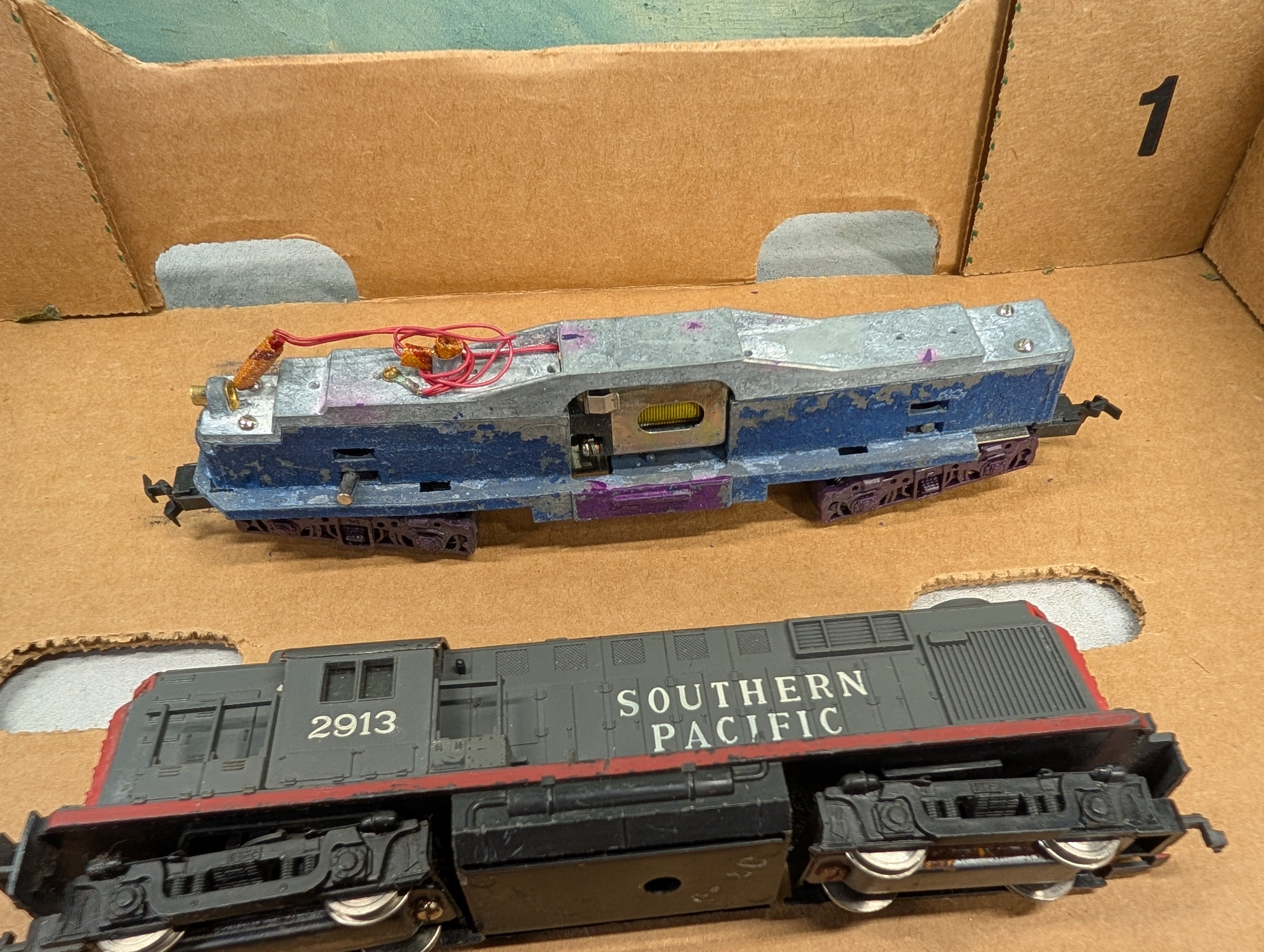 USED HO Scale Lot of 6 Rough Diesel Locomotives & Parts Parts/Repairs Only