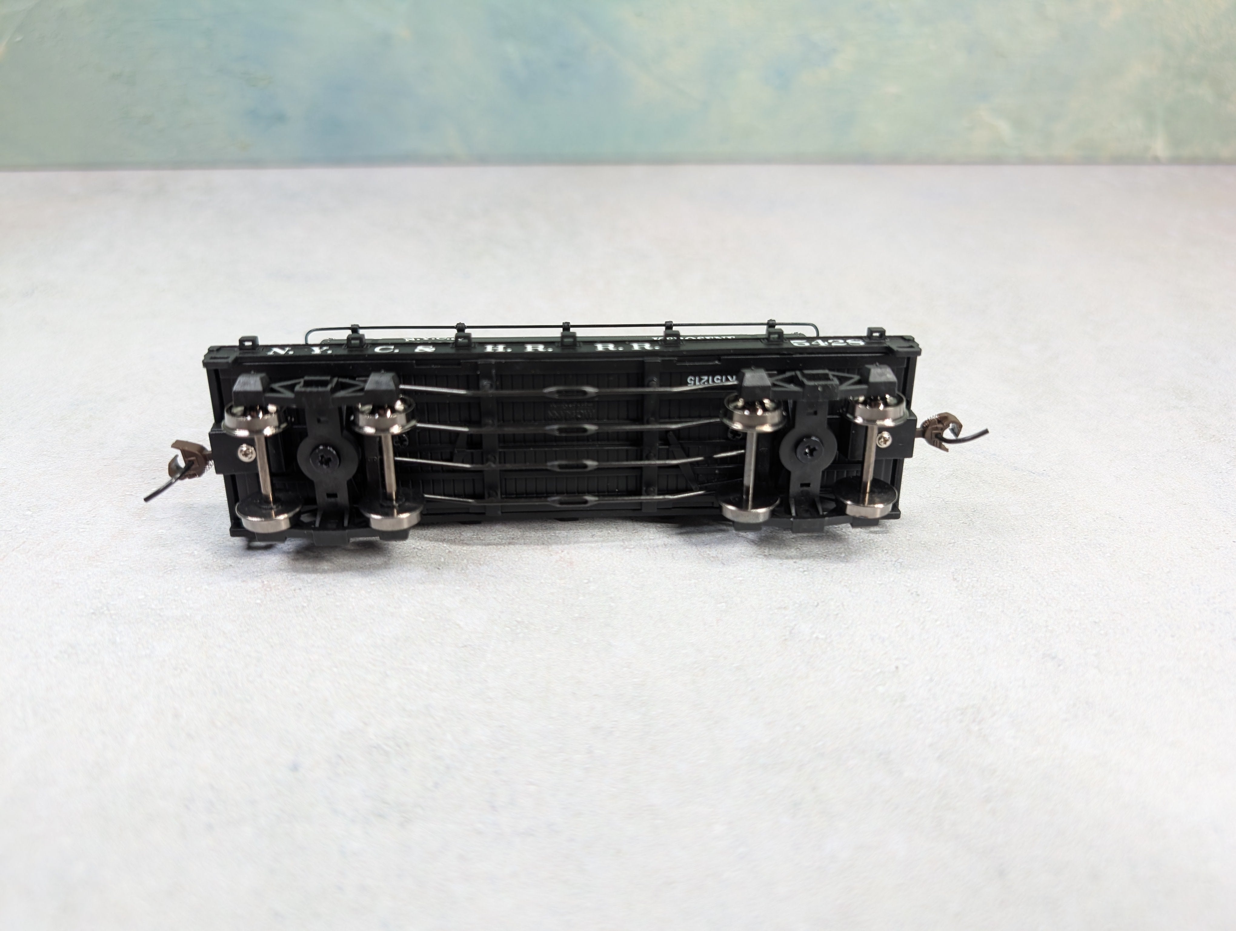 USED Hawthorne Village HO Scale Bachmann 34' Flat Car w/ Tank Car Load NYC&HRRR #5428