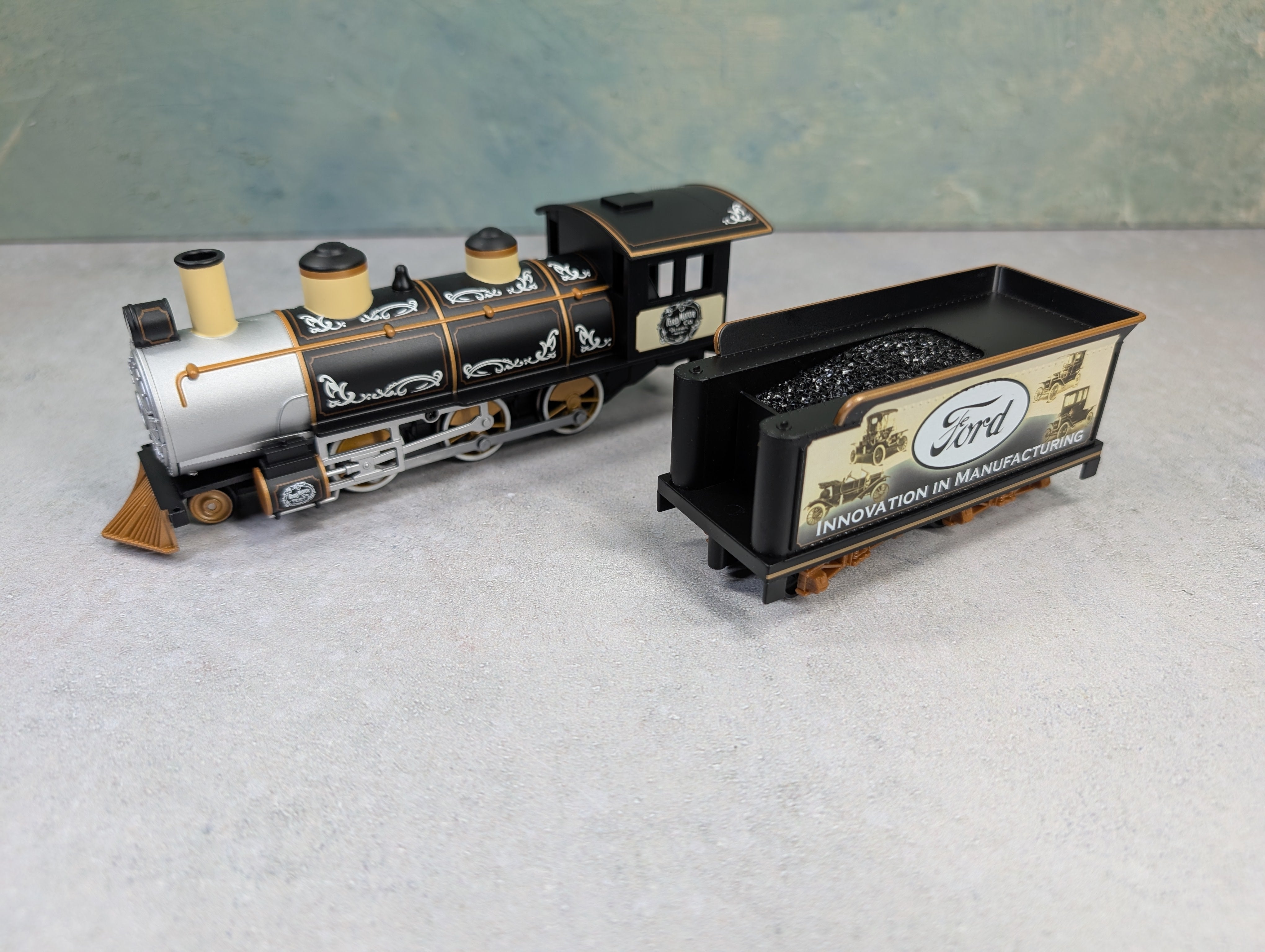 USED Hawthorne Village On30 Scale 2-6-0 Steam Locomotive, Narrow Gauge Ford Motor Company Runs Great DC
