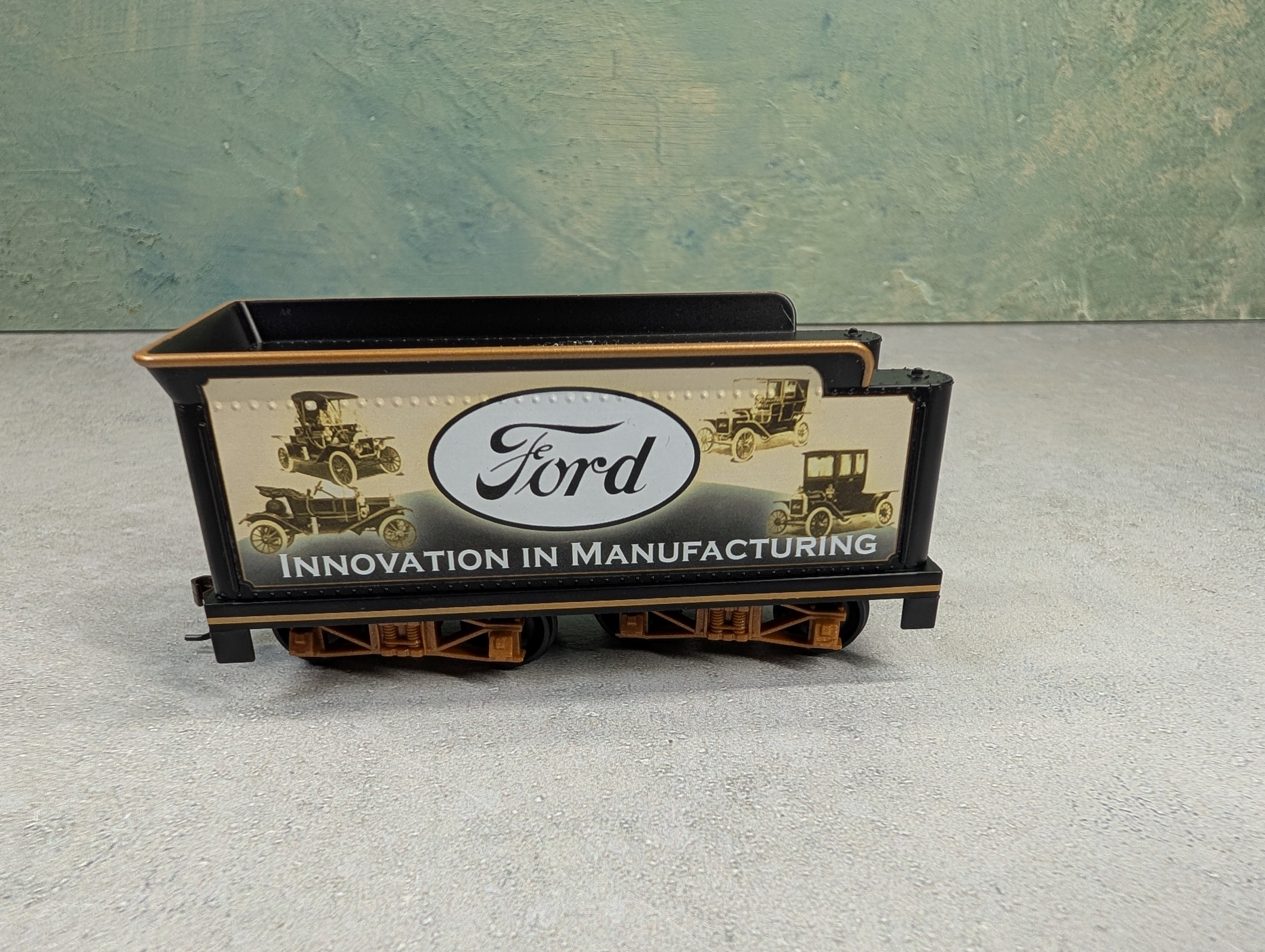 USED Hawthorne Village On30 Scale 2-6-0 Steam Locomotive, Narrow Gauge Ford Motor Company Runs Great DC