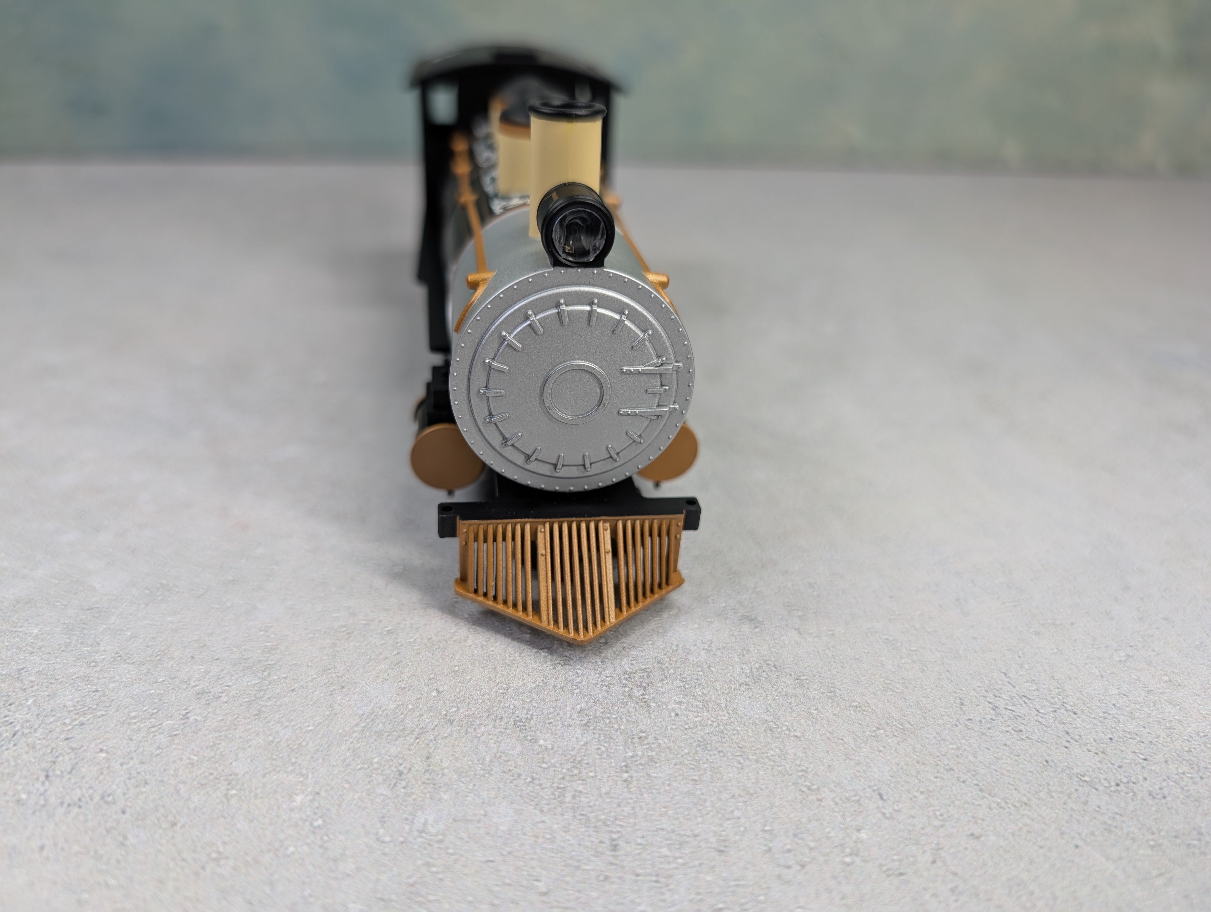 USED Hawthorne Village On30 Scale 2-6-0 Steam Locomotive, Narrow Gauge Ford Motor Company Runs Great DC