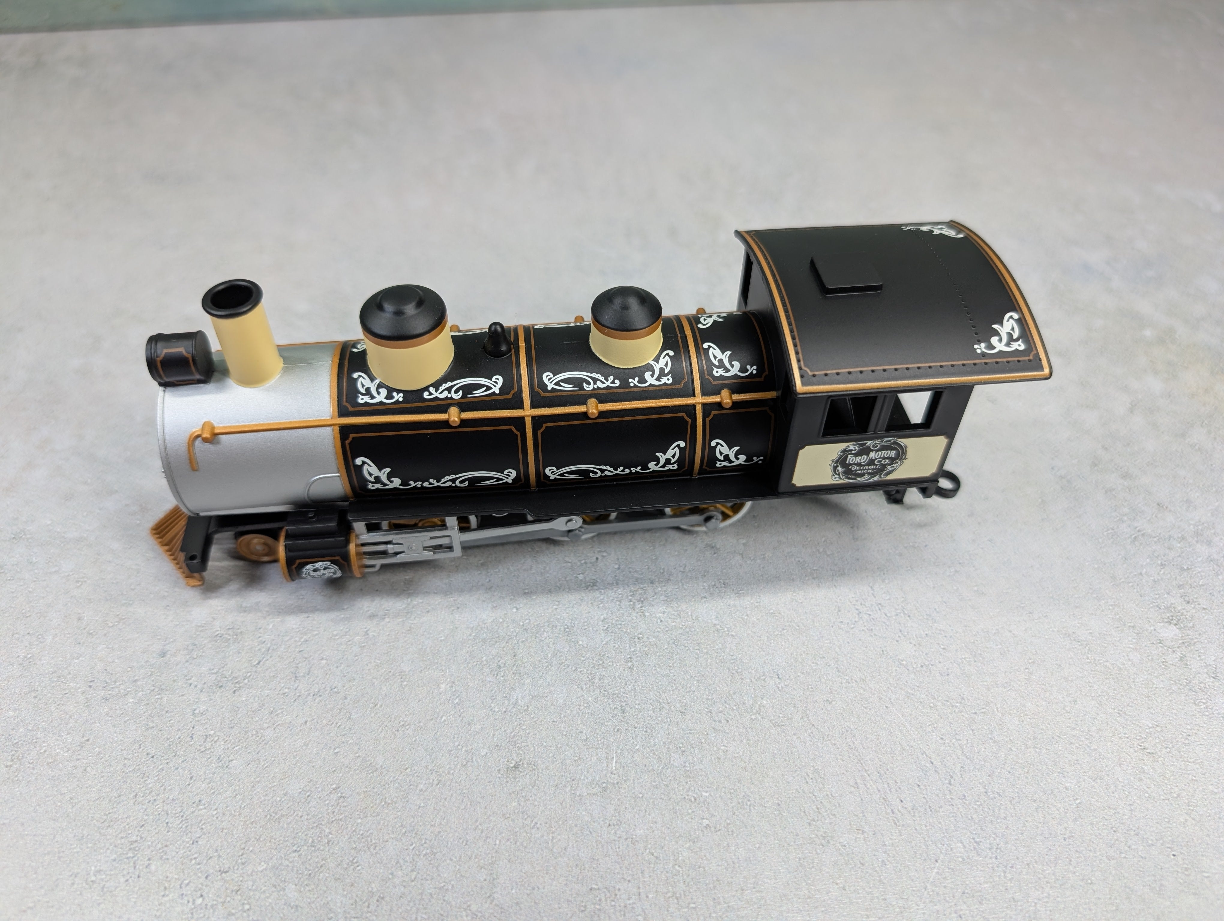 USED Hawthorne Village On30 Scale 2-6-0 Steam Locomotive, Narrow Gauge Ford Motor Company Runs Great DC