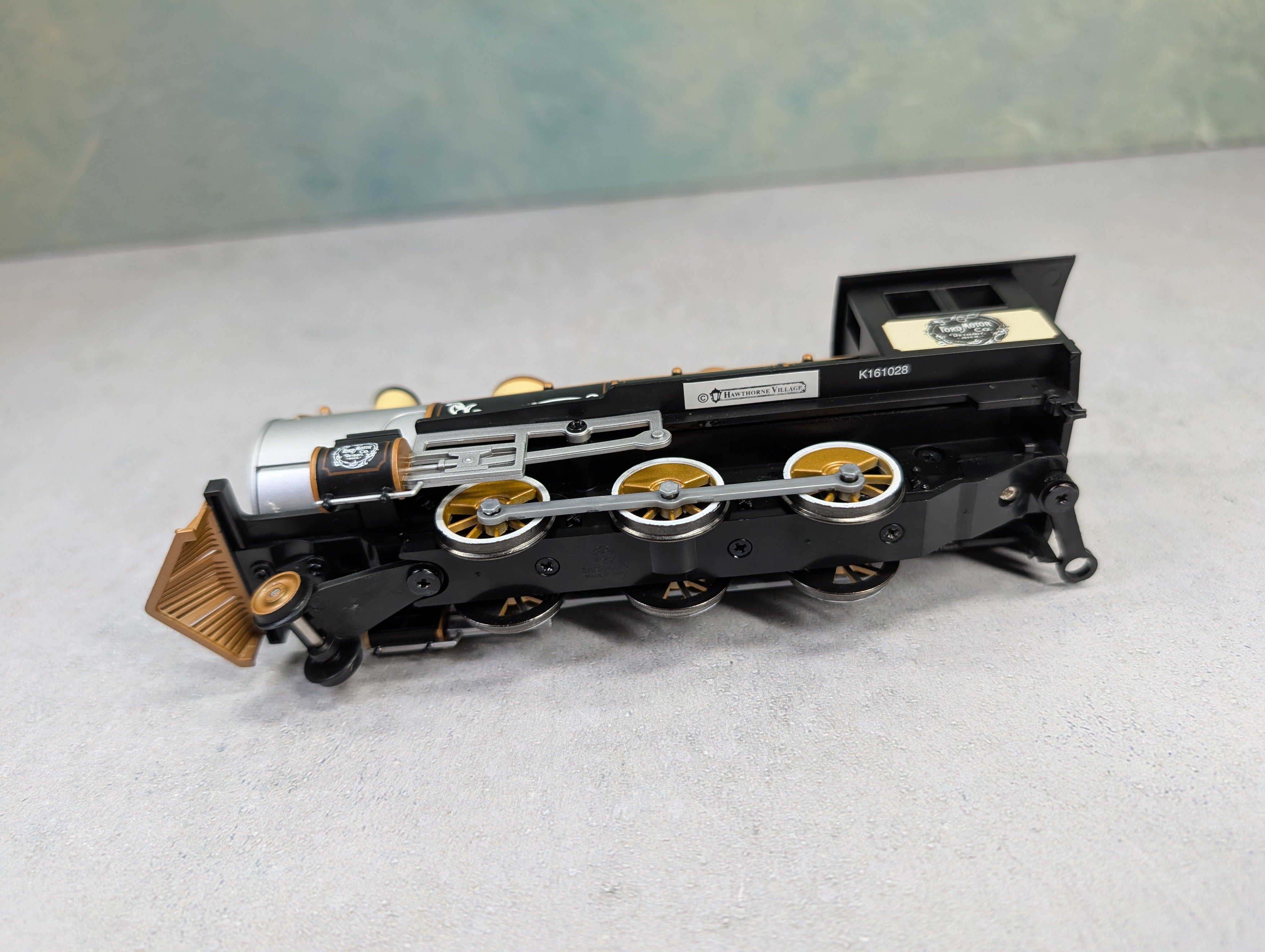 USED Hawthorne Village On30 Scale 2-6-0 Steam Locomotive, Narrow Gauge Ford Motor Company Runs Great DC