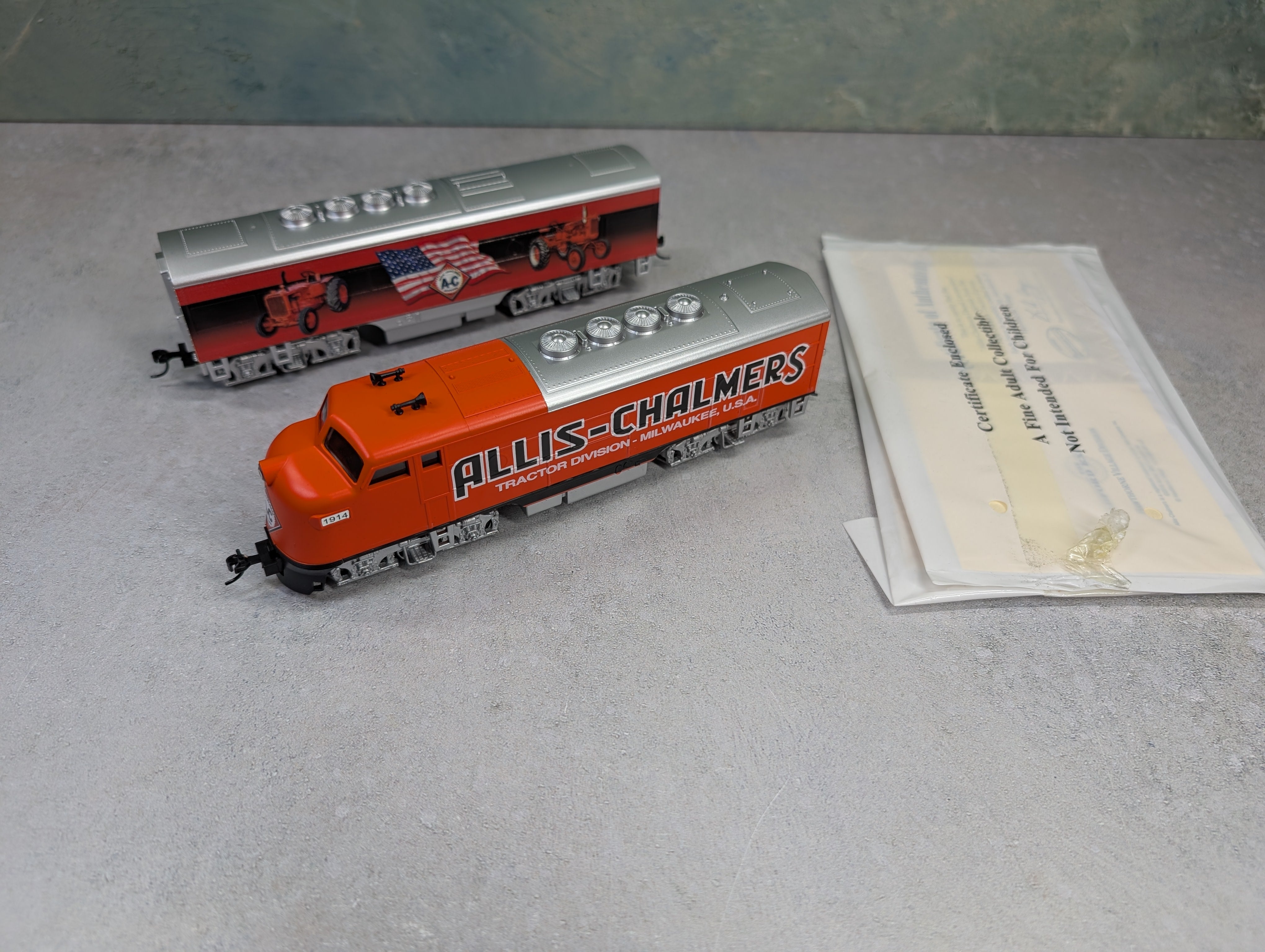 USED Hawthorne Village HO Scale Bachmann Diesel A&B Locomotive Set Allis-Chalmers Tractor Division #1914 Runs Great DC