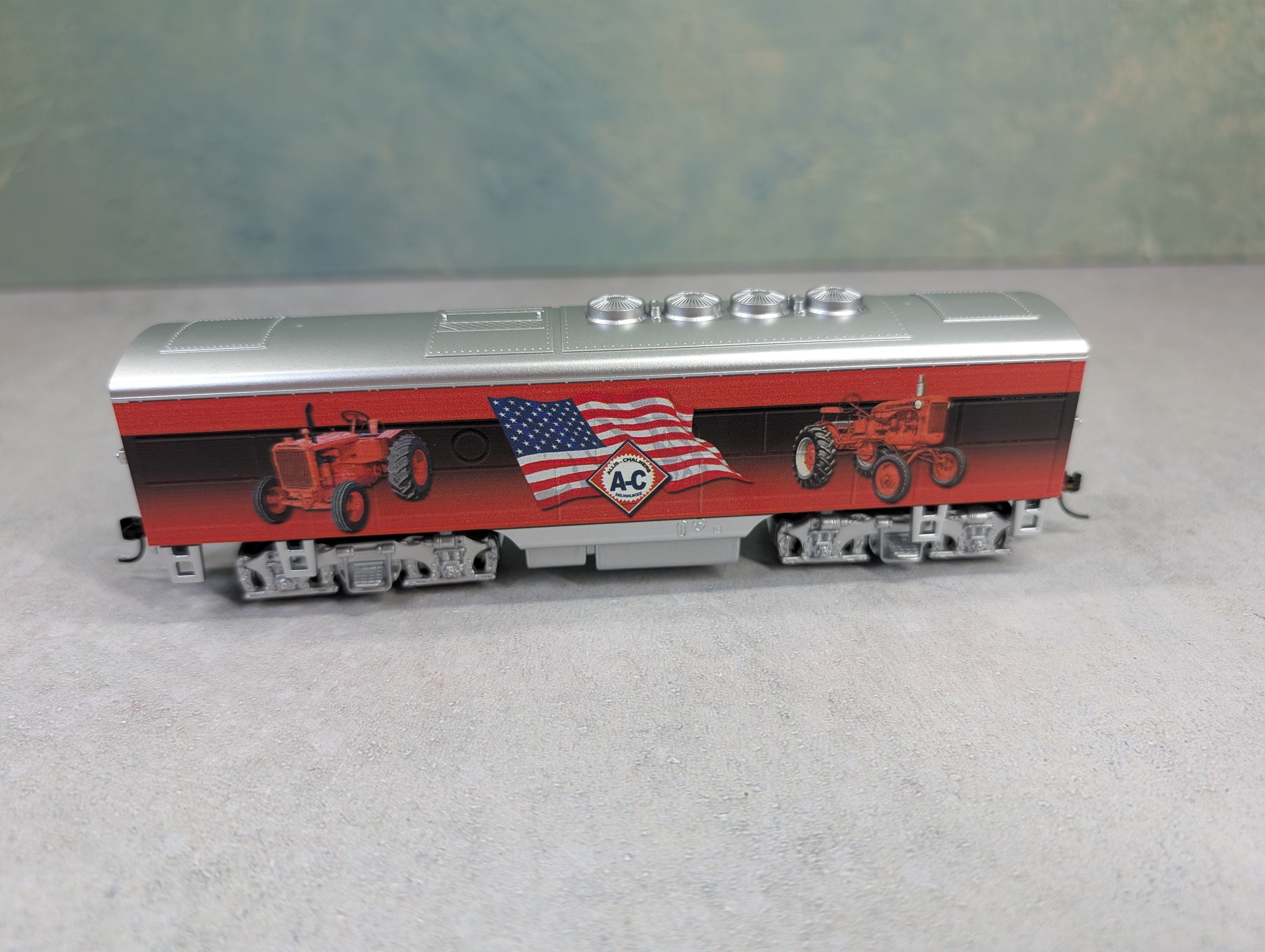 USED Hawthorne Village HO Scale Bachmann Diesel A&B Locomotive Set Allis-Chalmers Tractor Division #1914 Runs Great DC