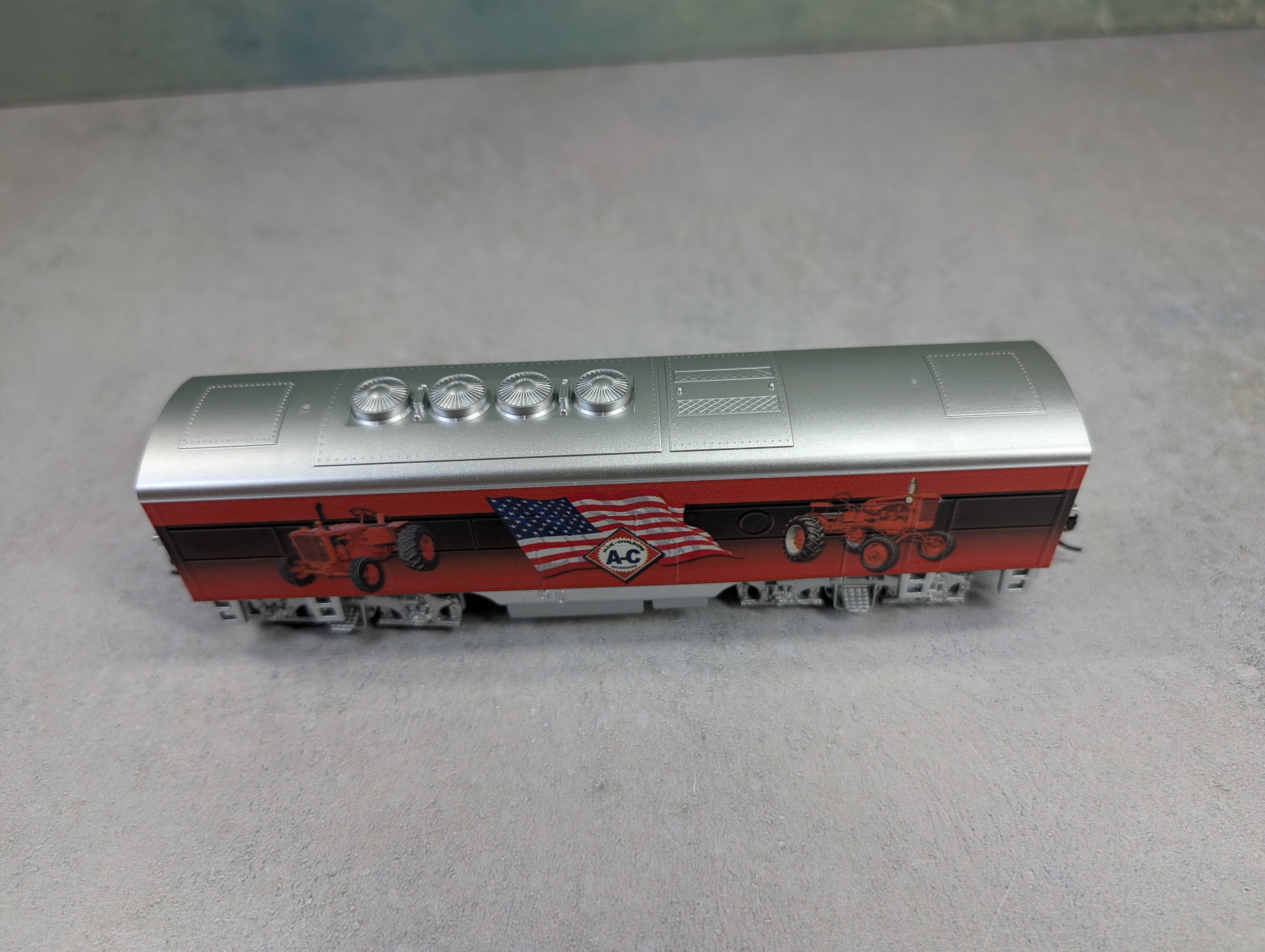 USED Hawthorne Village HO Scale Bachmann Diesel A&B Locomotive Set Allis-Chalmers Tractor Division #1914 Runs Great DC