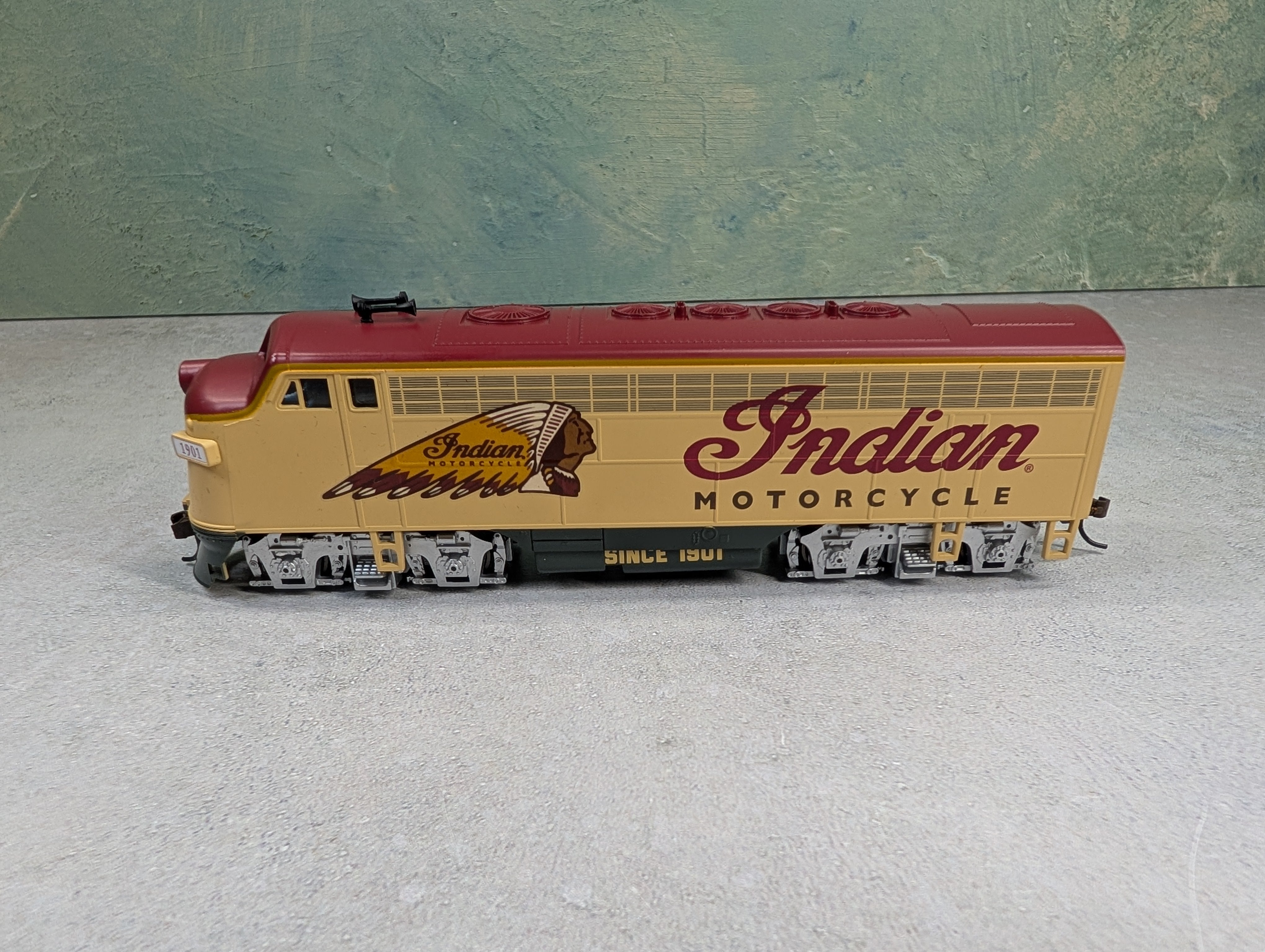 USED Hawthorne Village HO Scale Bachmann Diesel Locomotive Indian Motorcycle Runs Great DC