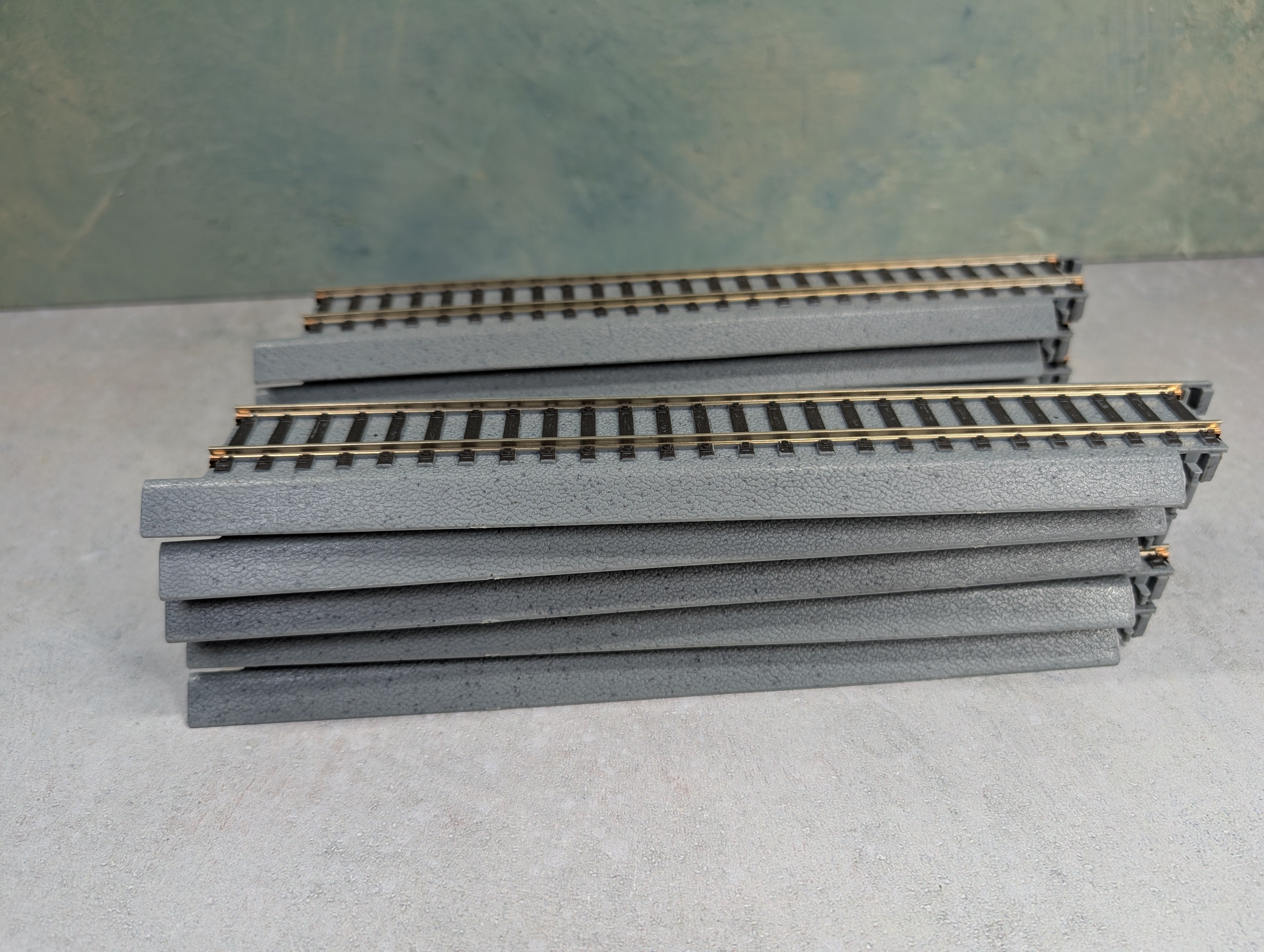 USED WalthersTrainline HO Scale Power-Loc 9" Straight Track (10 pcs)