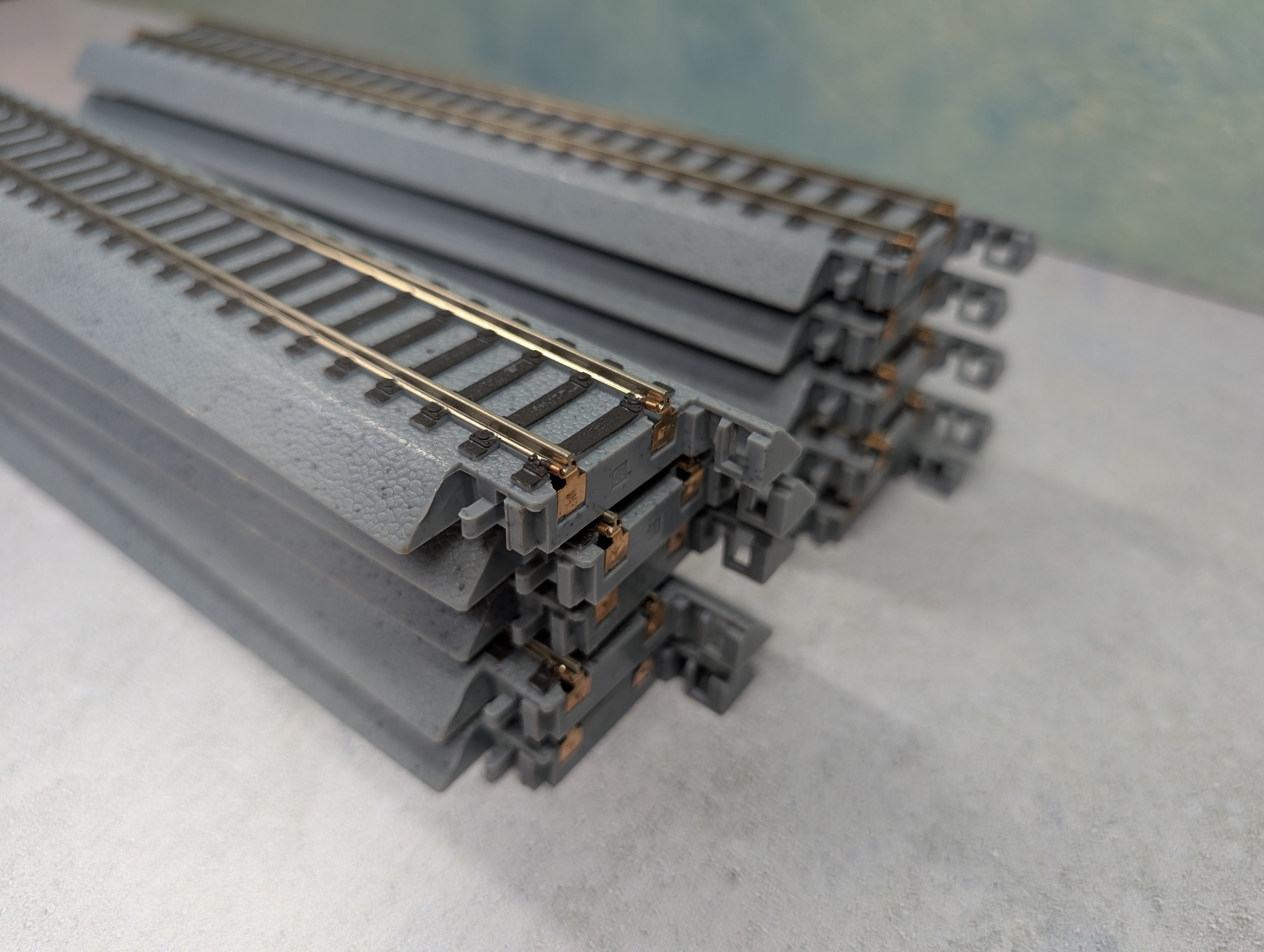 USED WalthersTrainline HO Scale Power-Loc 9" Straight Track (10 pcs)