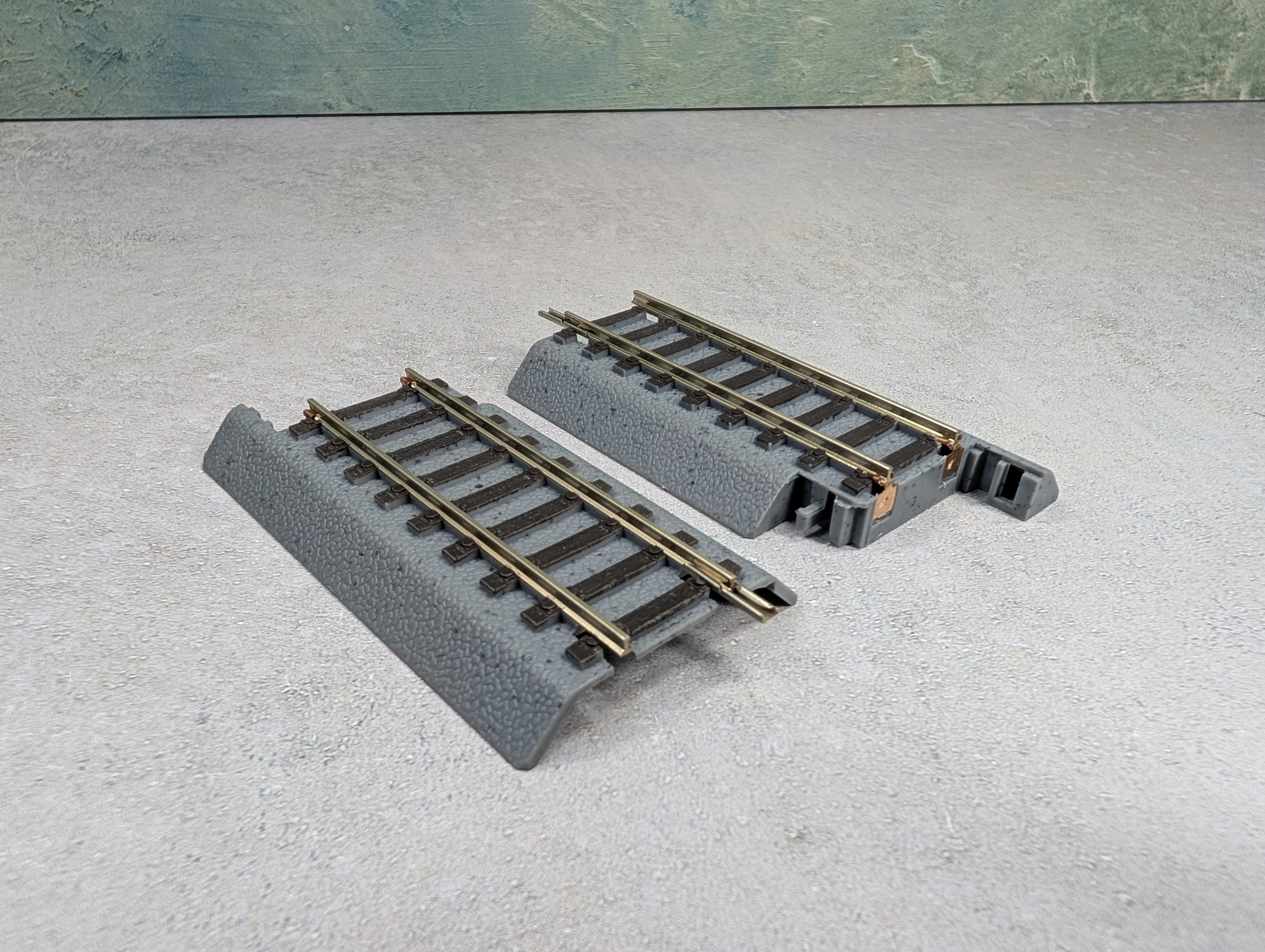 USED WalthersTrainline HO Scale Power-Loc 3" Adaptors, Conversion Straight Track (2 pcs)