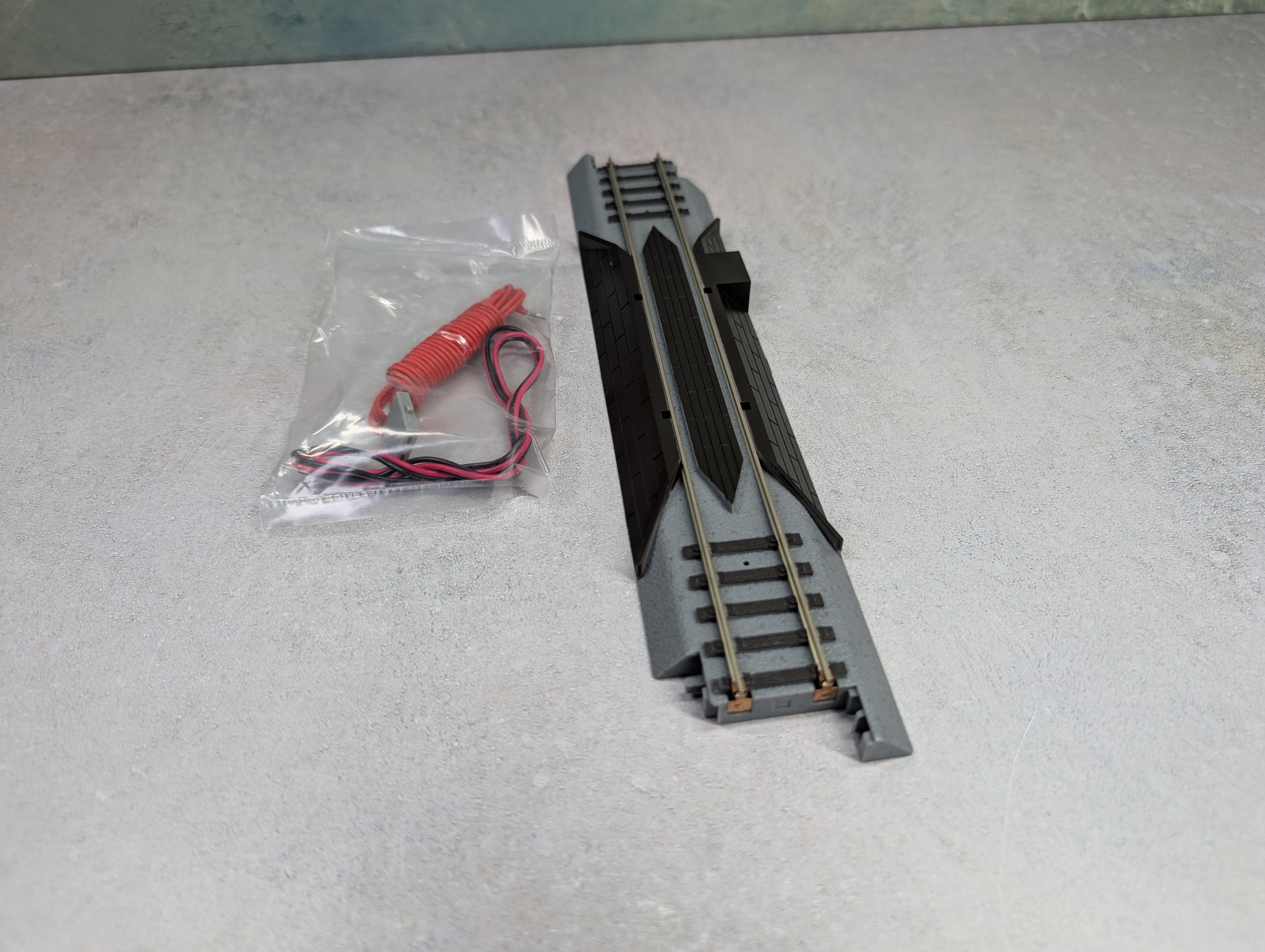 USED WalthersTrainline HO Scale Power-Loc 9" Straight Terminal Track w/ Wire