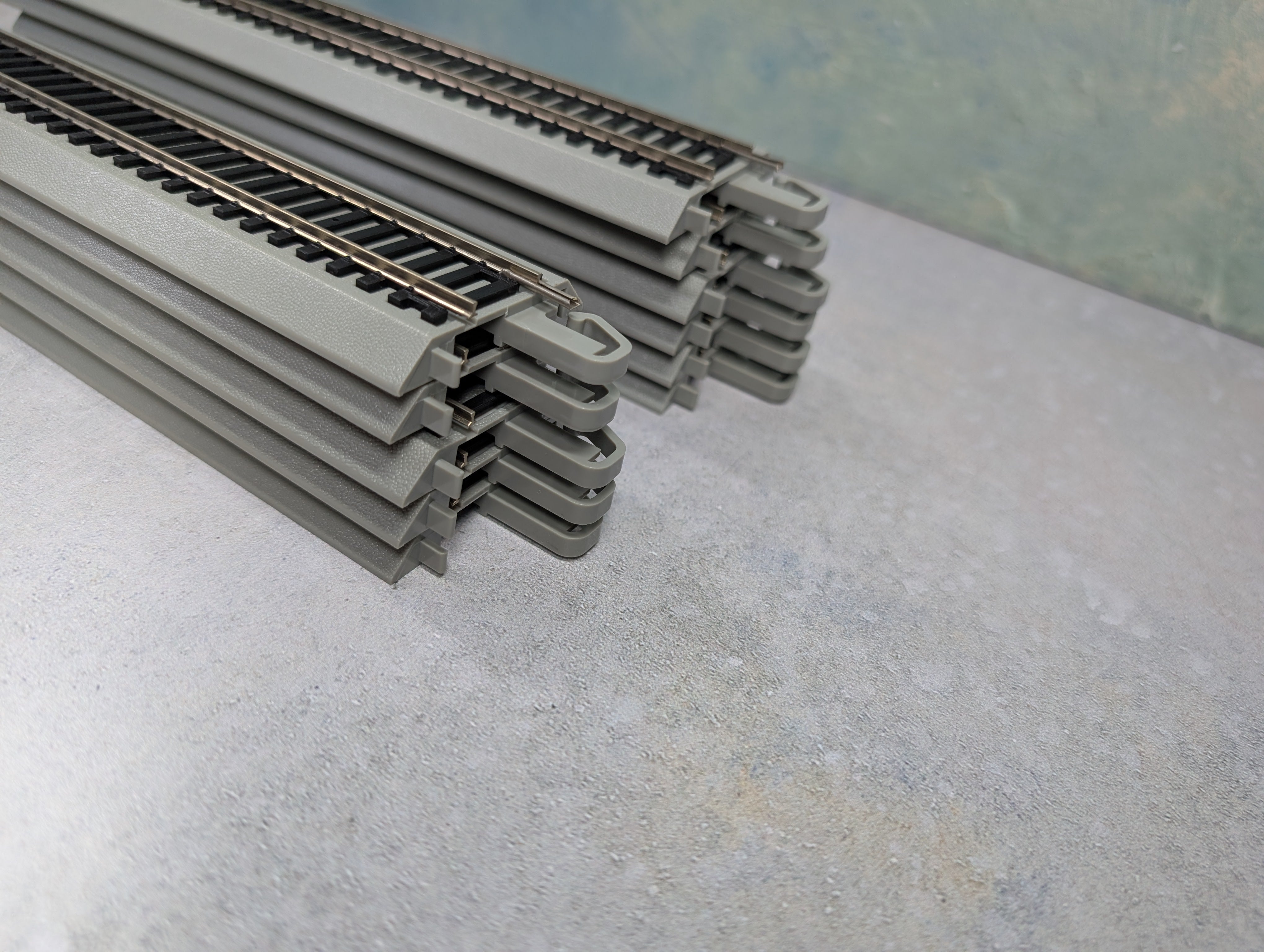 USED Bachmann HO Scale E-Z Track Nickel Silver 9" Straight Track (11 pcs)