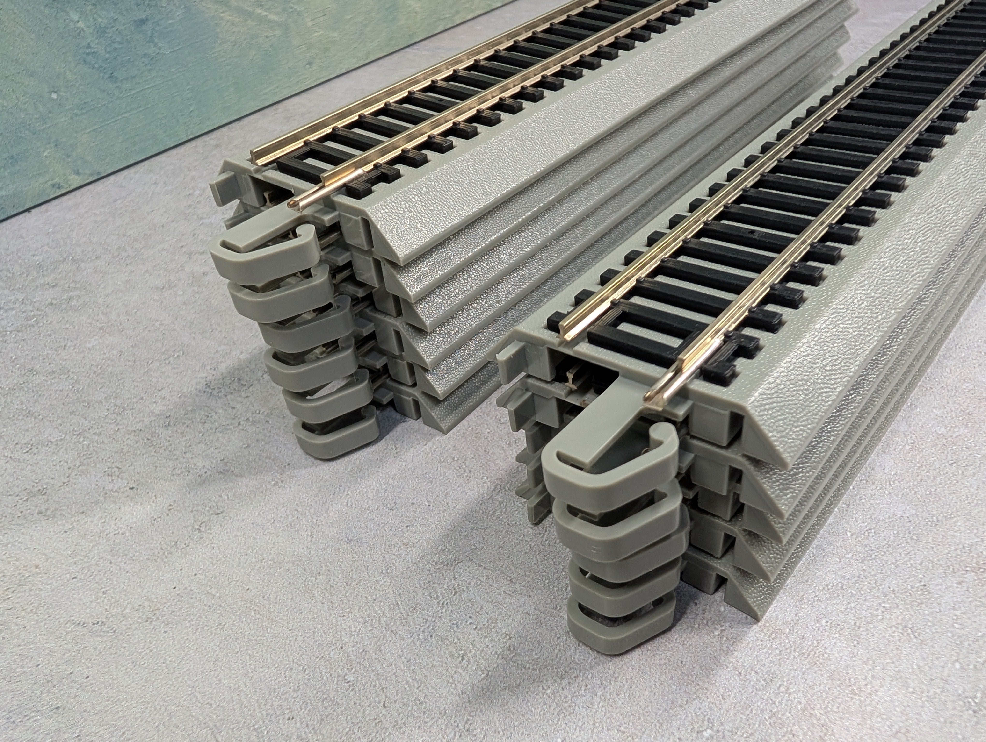 USED Bachmann HO Scale E-Z Track Nickel Silver 9" Straight Track (11 pcs)